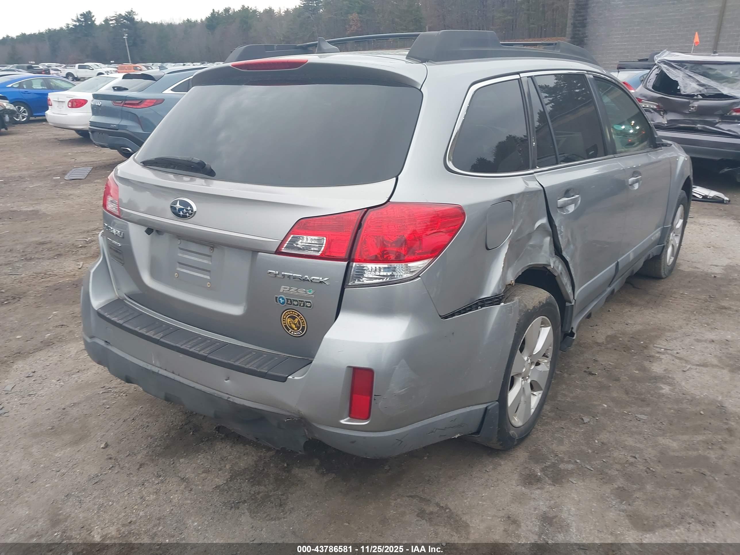 SUBARU OUTBACK image 4