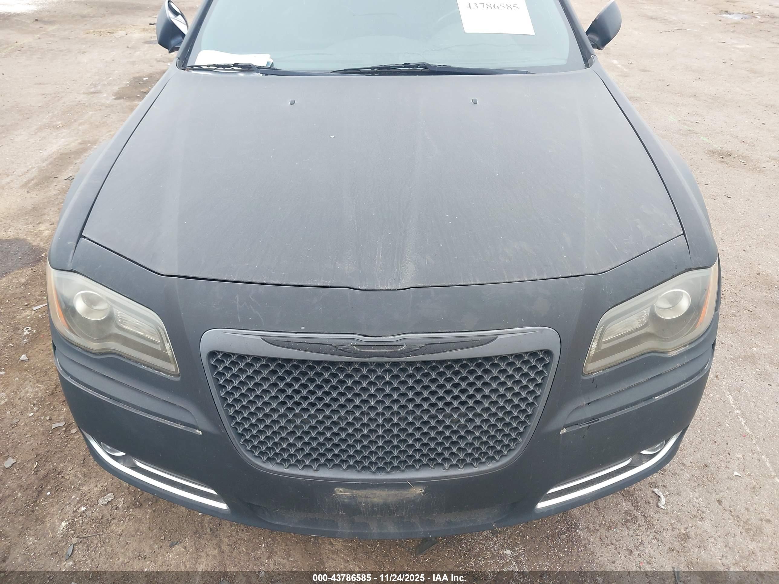CHRYSLER 300 image 6