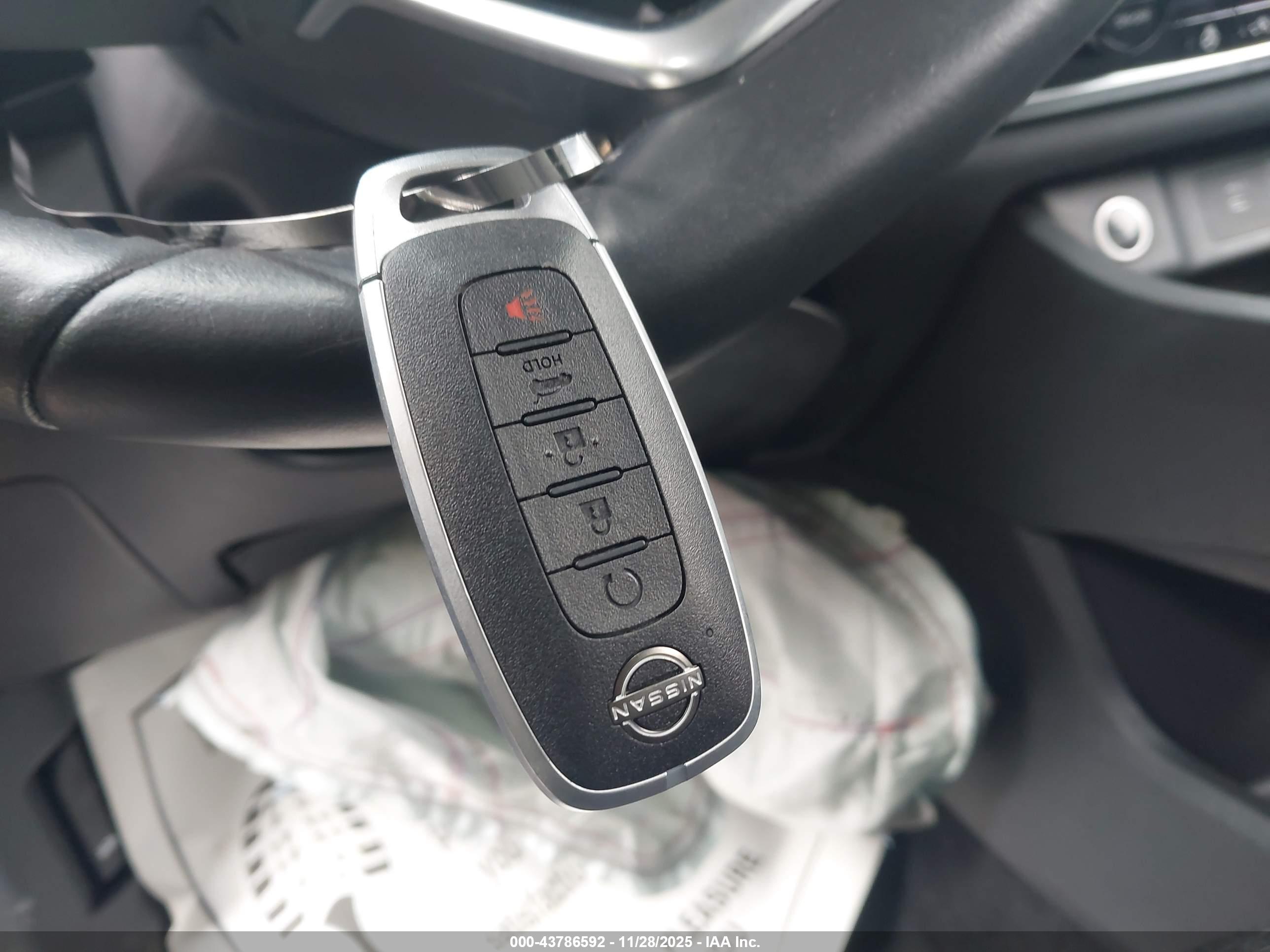 NISSAN ROGUE image 11