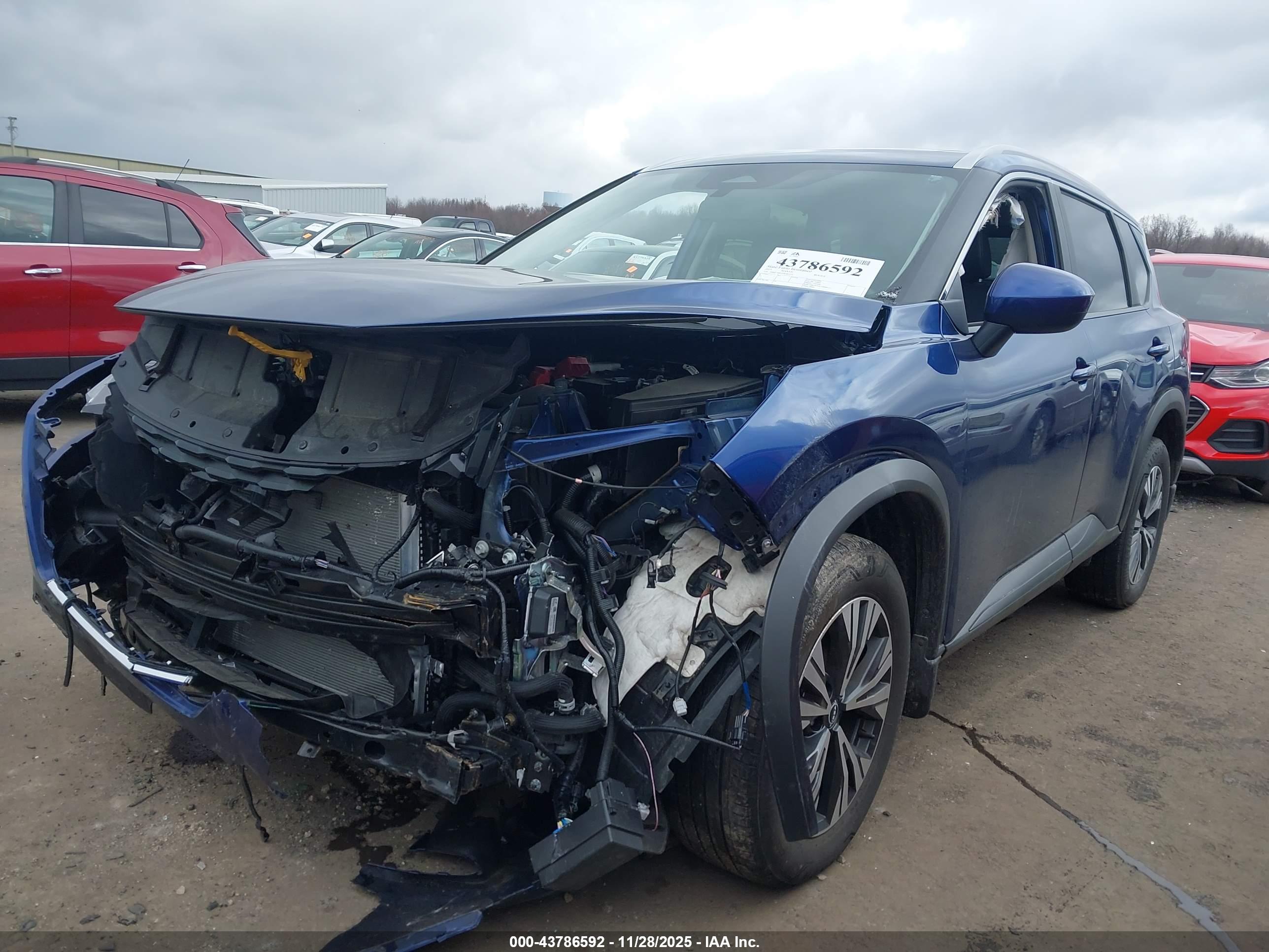NISSAN ROGUE image 2
