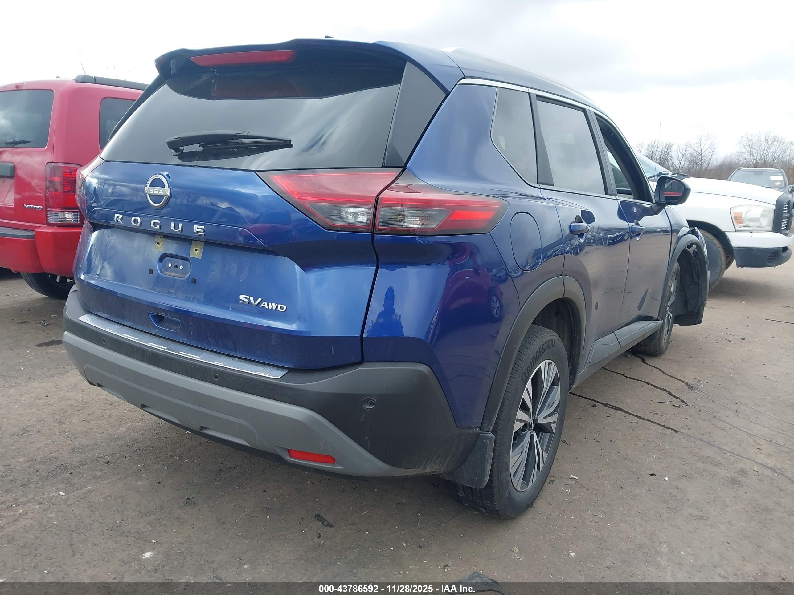 NISSAN ROGUE image 4