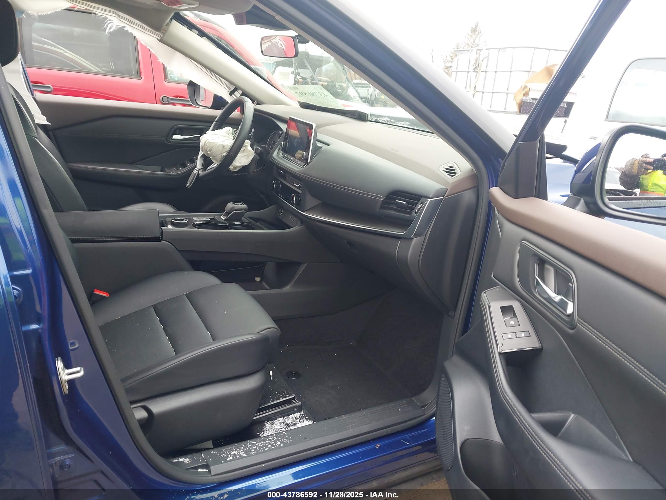 NISSAN ROGUE image 5