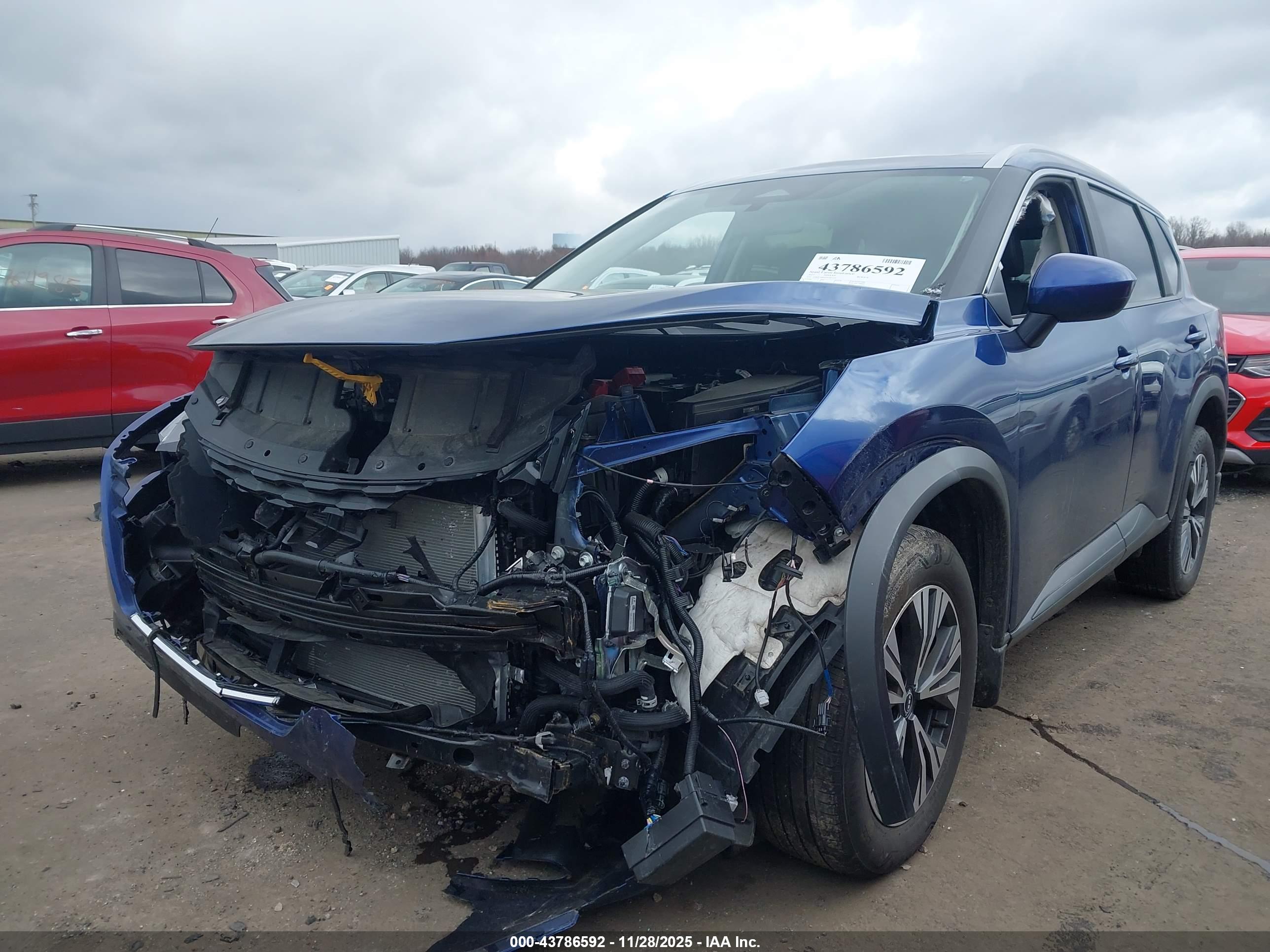 NISSAN ROGUE image 6