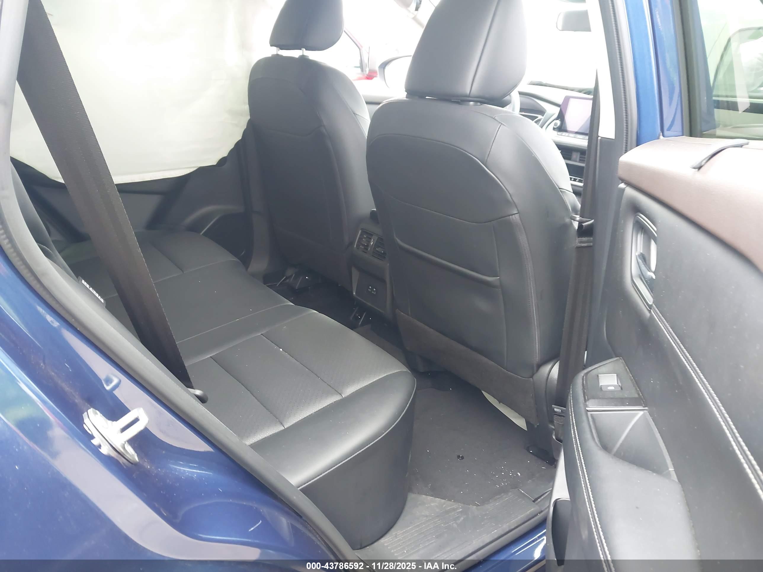 NISSAN ROGUE image 8