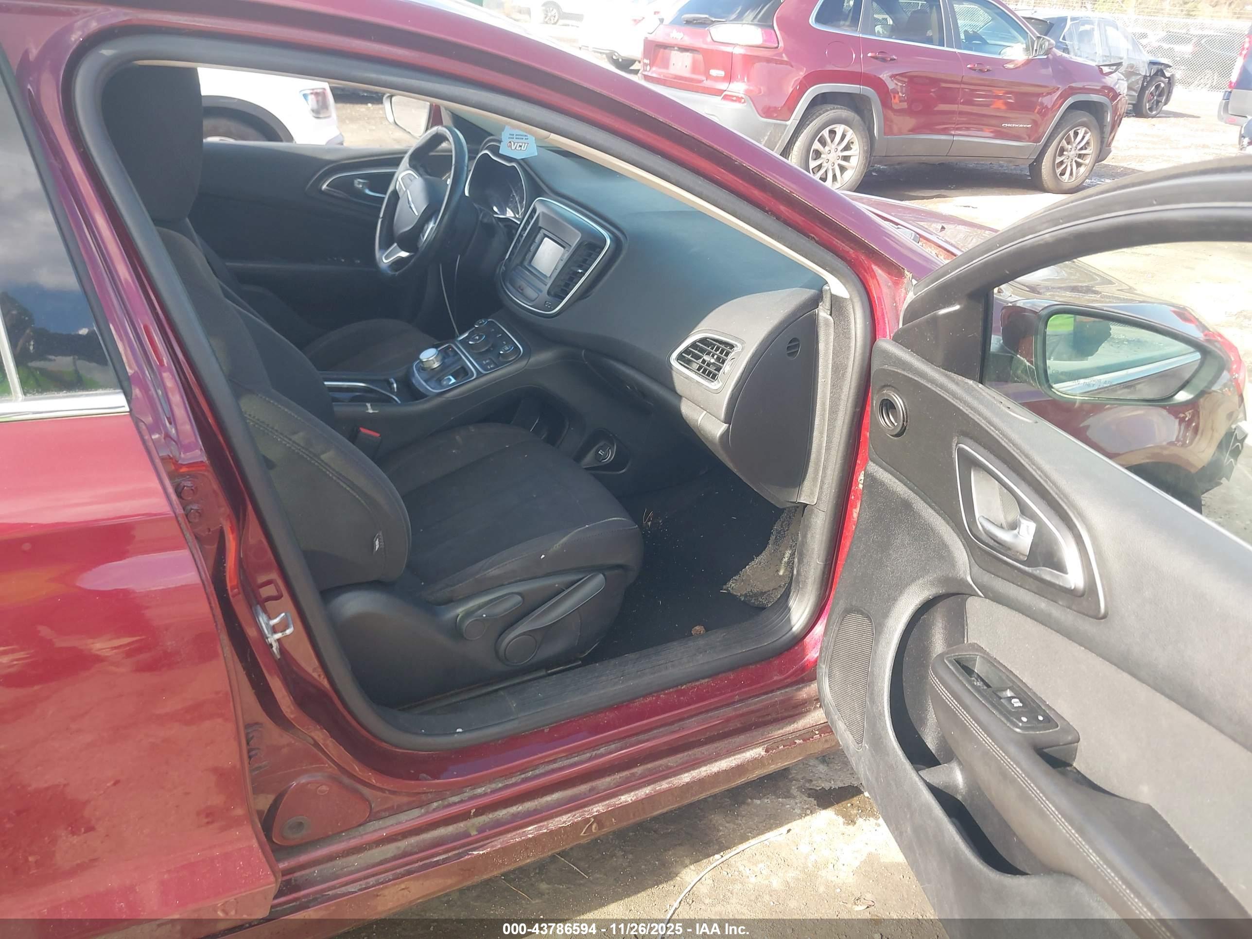 CHRYSLER 200 image 5