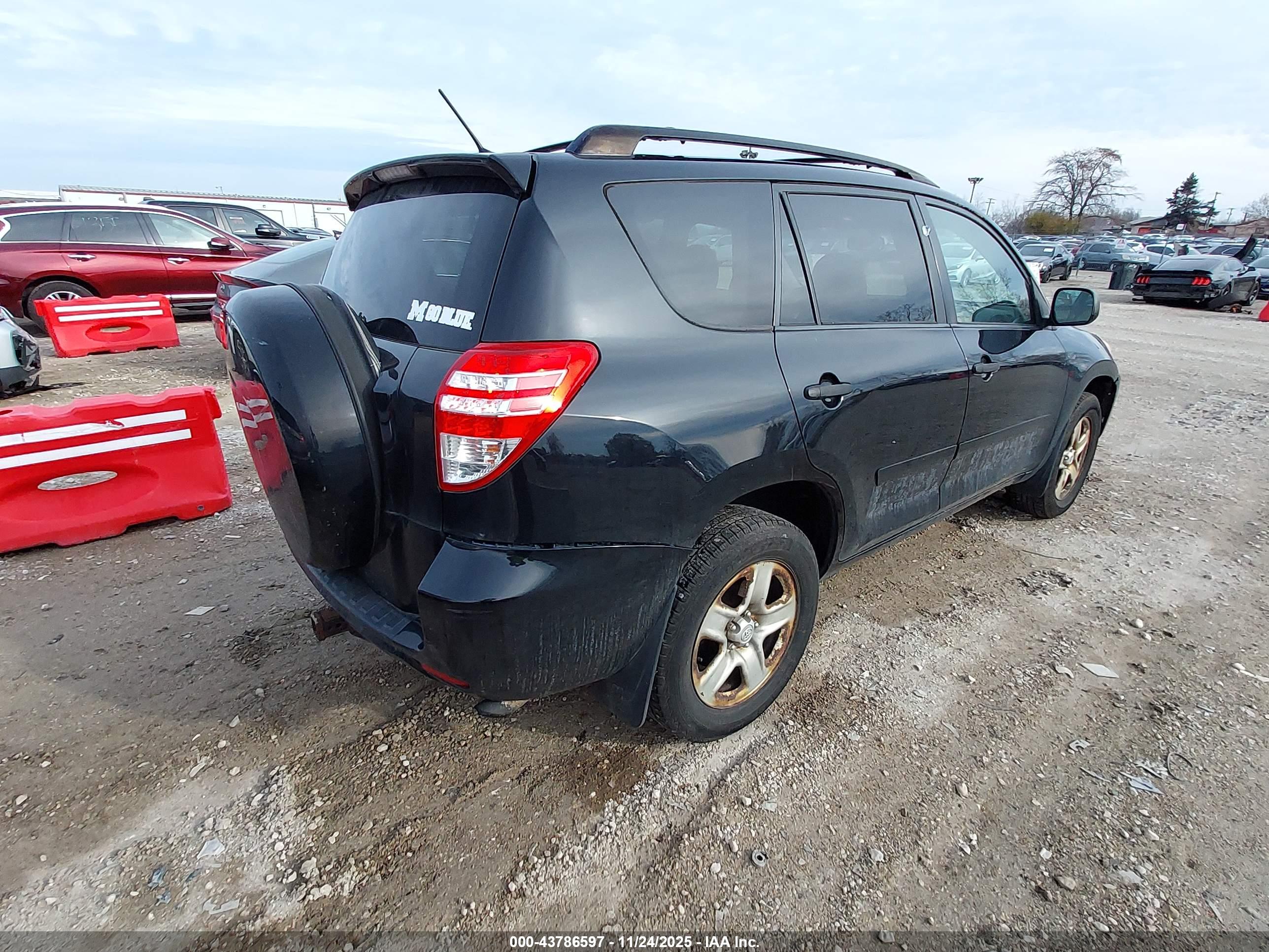 TOYOTA RAV4 image 4