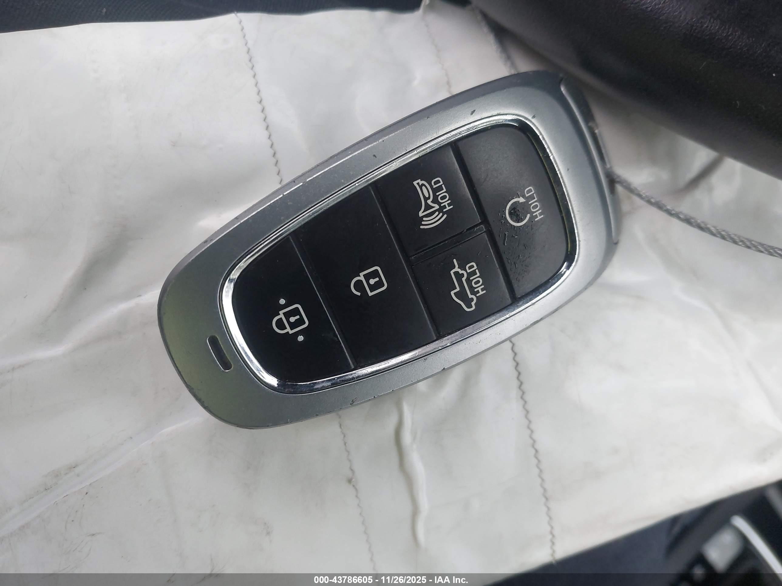 HYUNDAI SANTA image 11