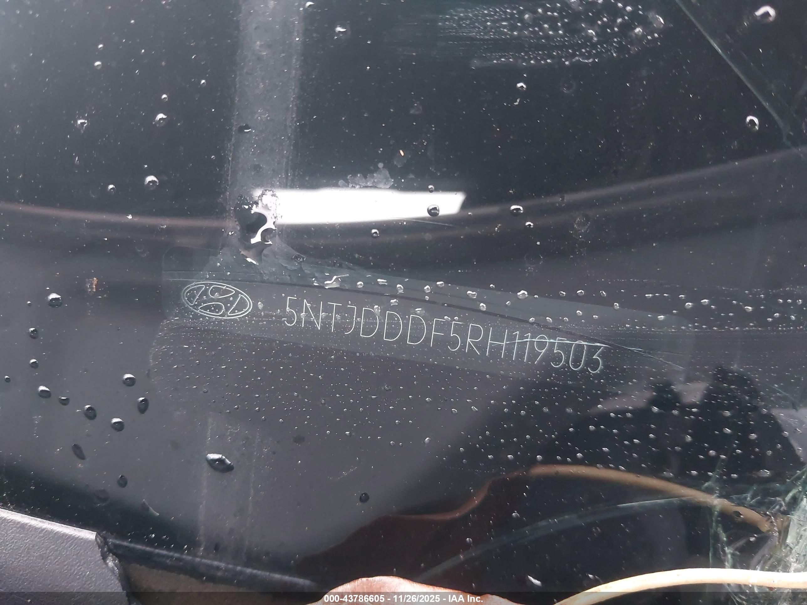 HYUNDAI SANTA image 9