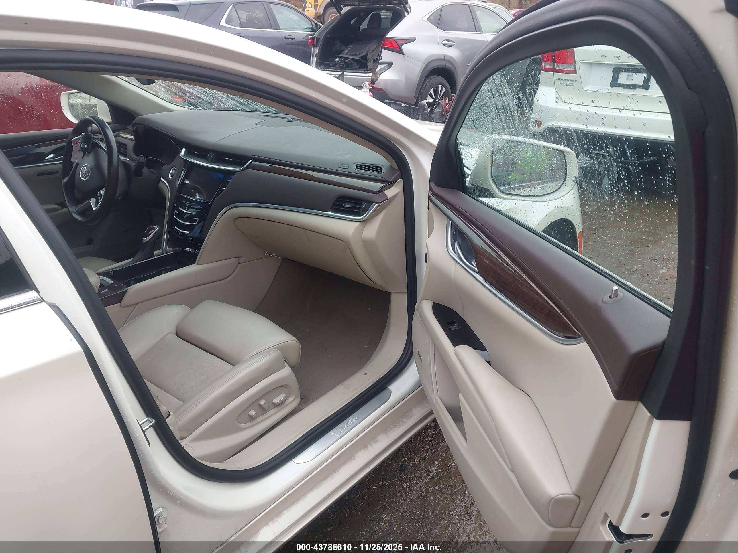 CADILLAC XTS image 5