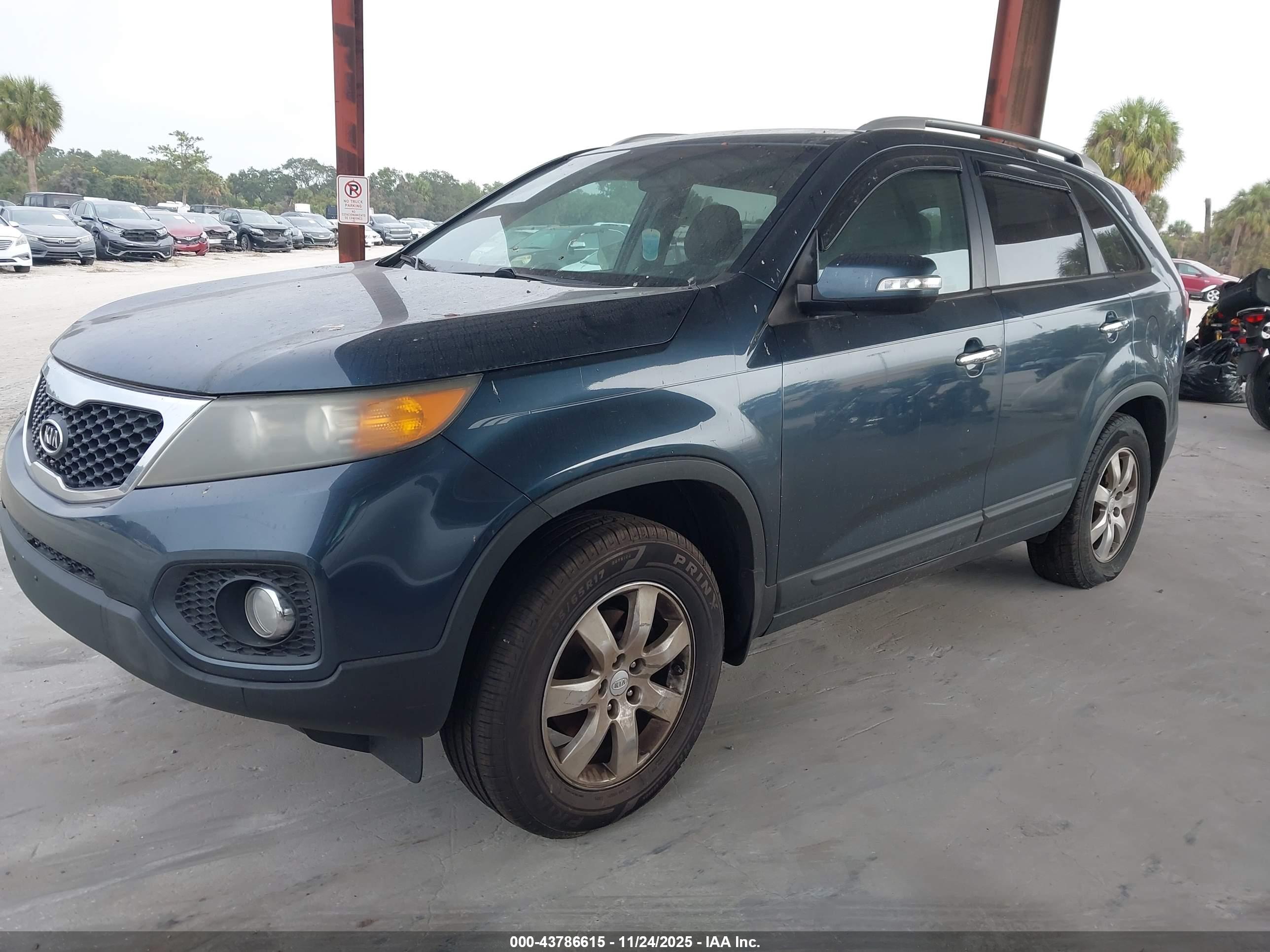 KIA SORENTO image 2