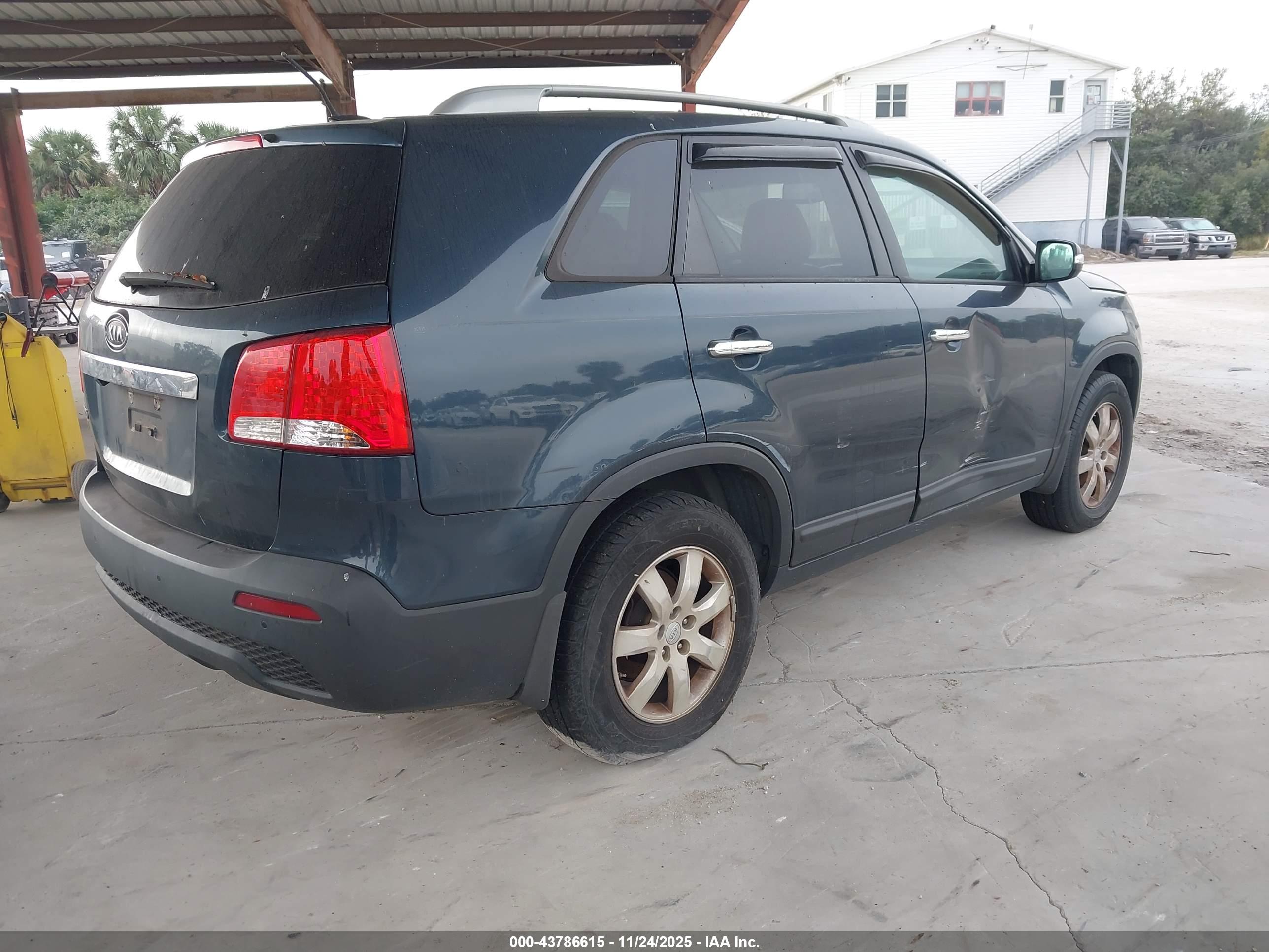 KIA SORENTO image 4