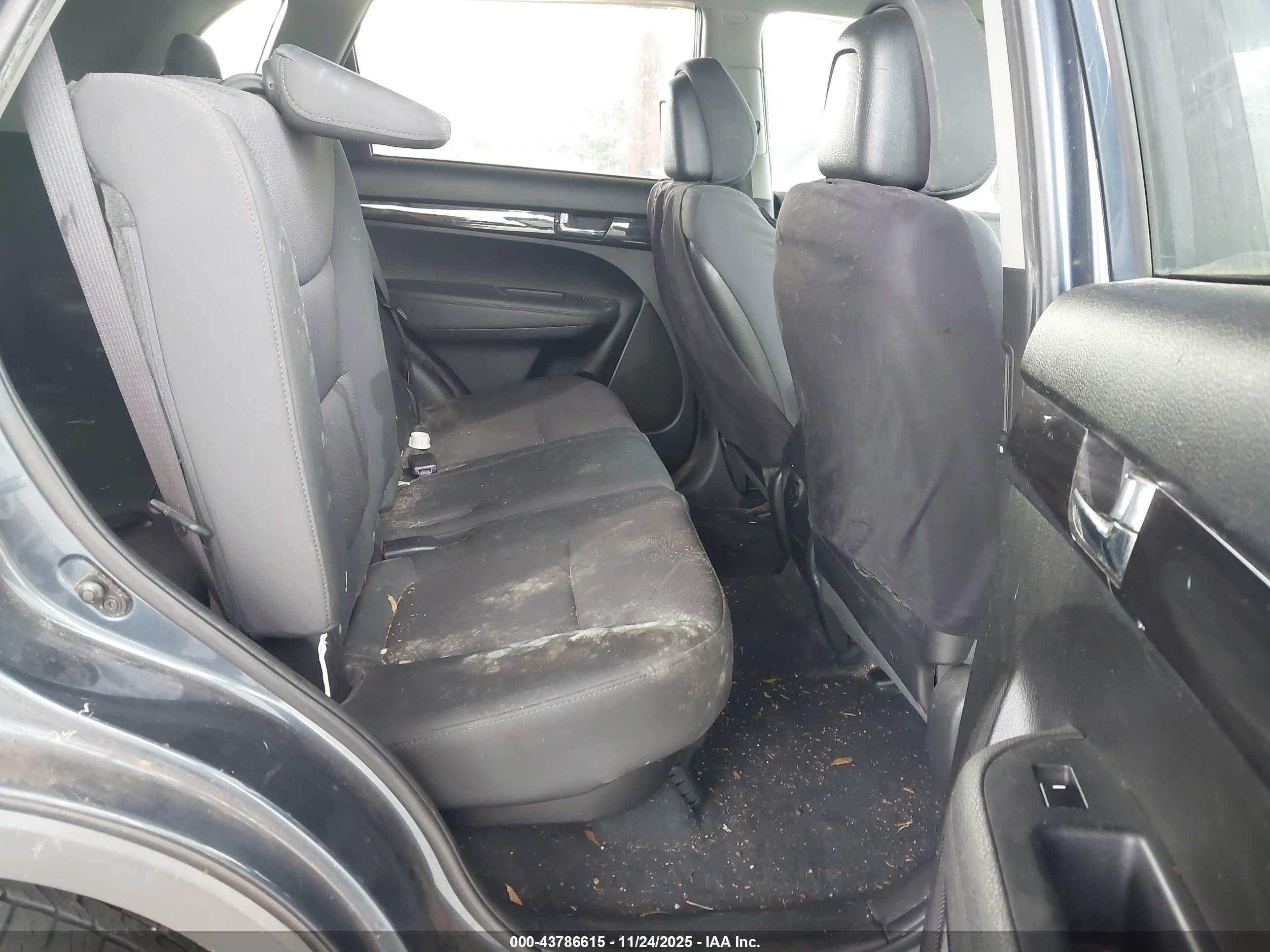 KIA SORENTO image 8