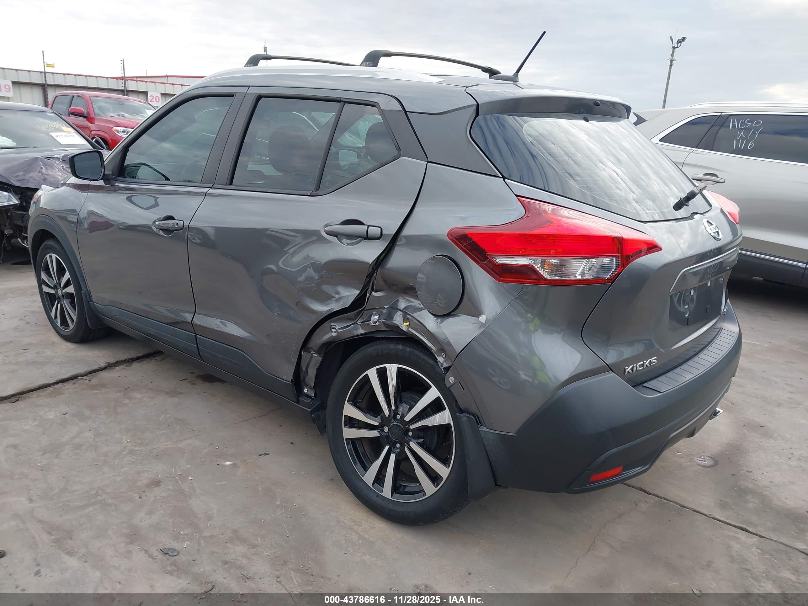 NISSAN KICKS image 3