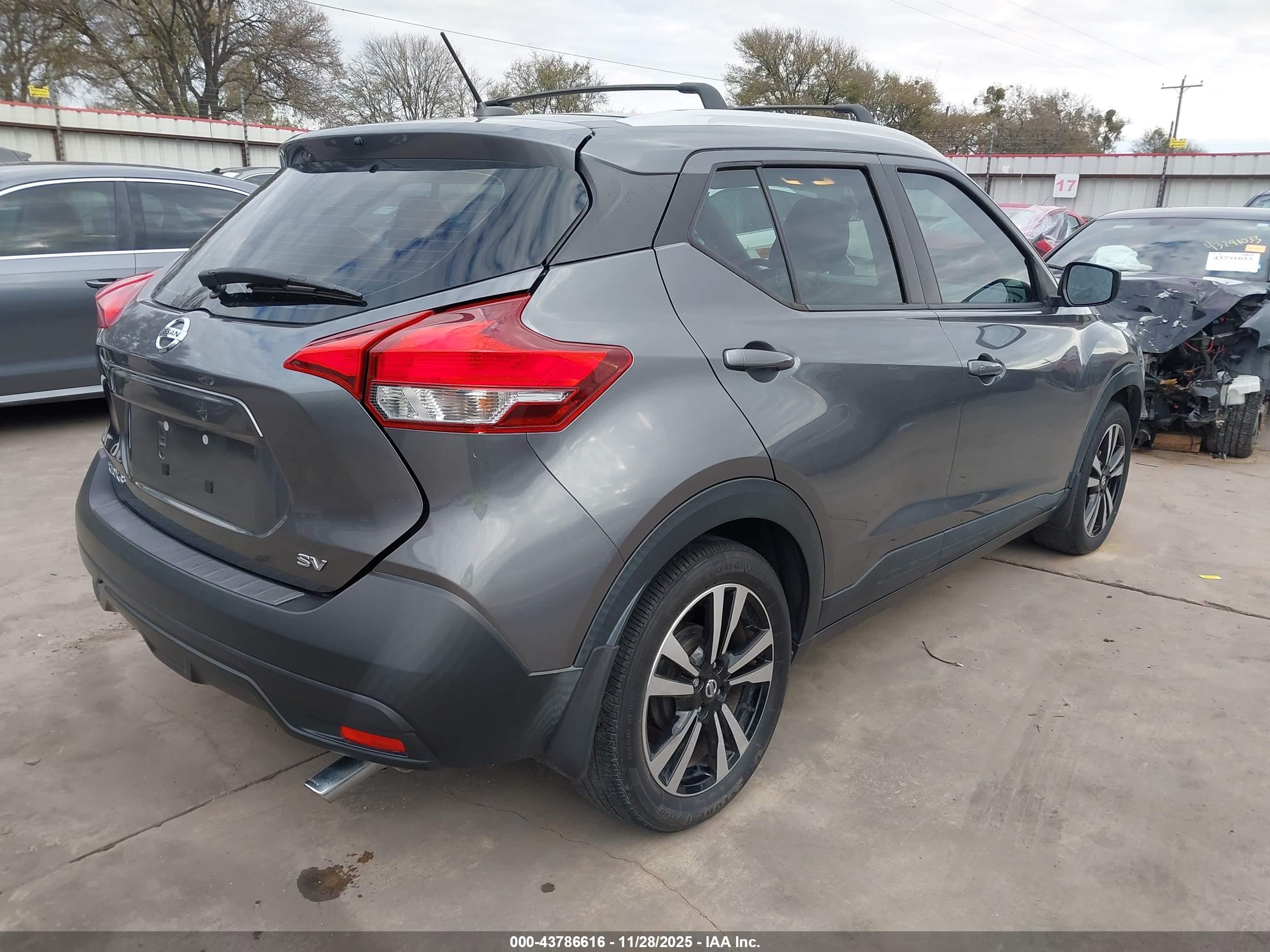 NISSAN KICKS image 4