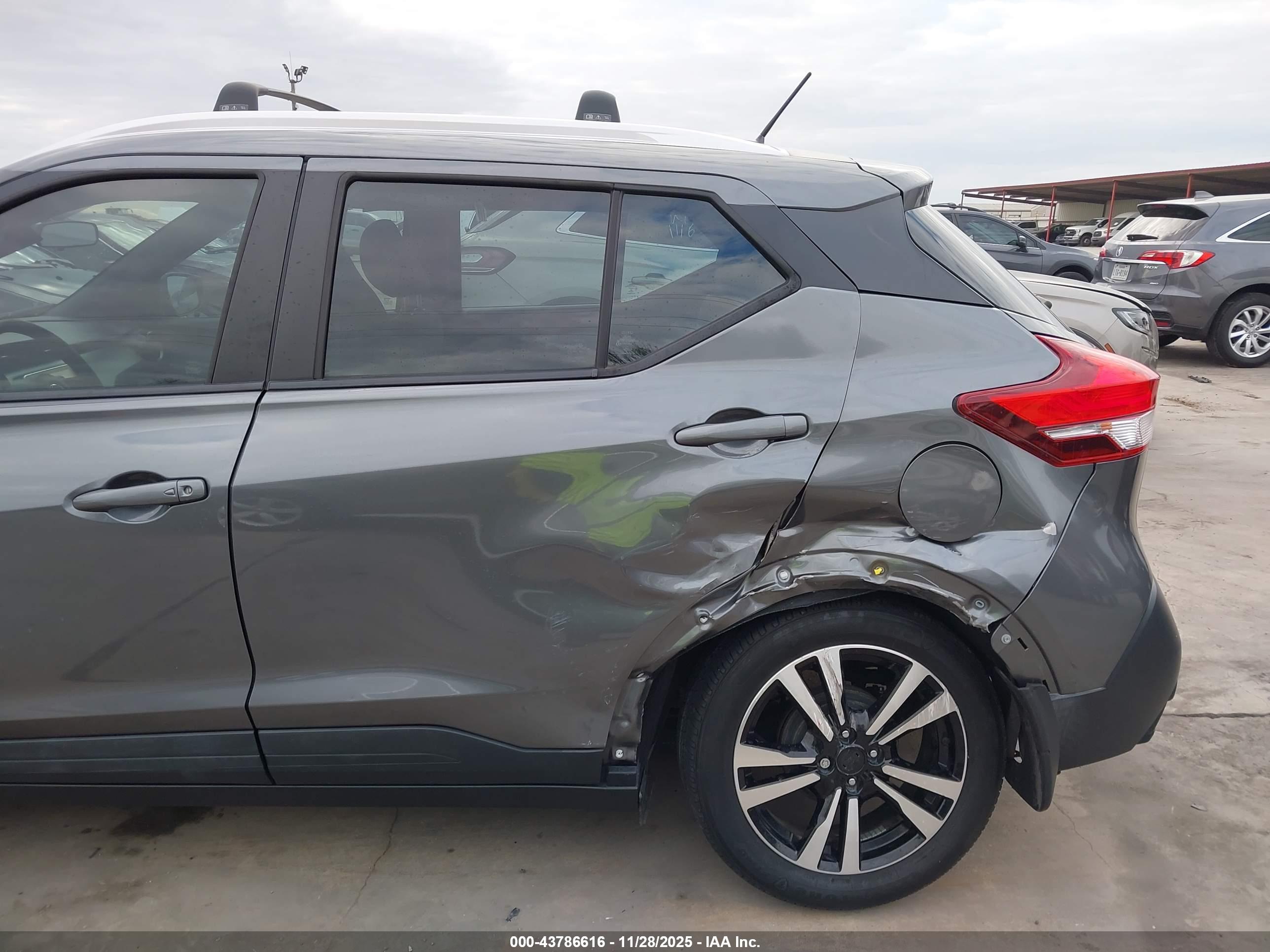 NISSAN KICKS image 6