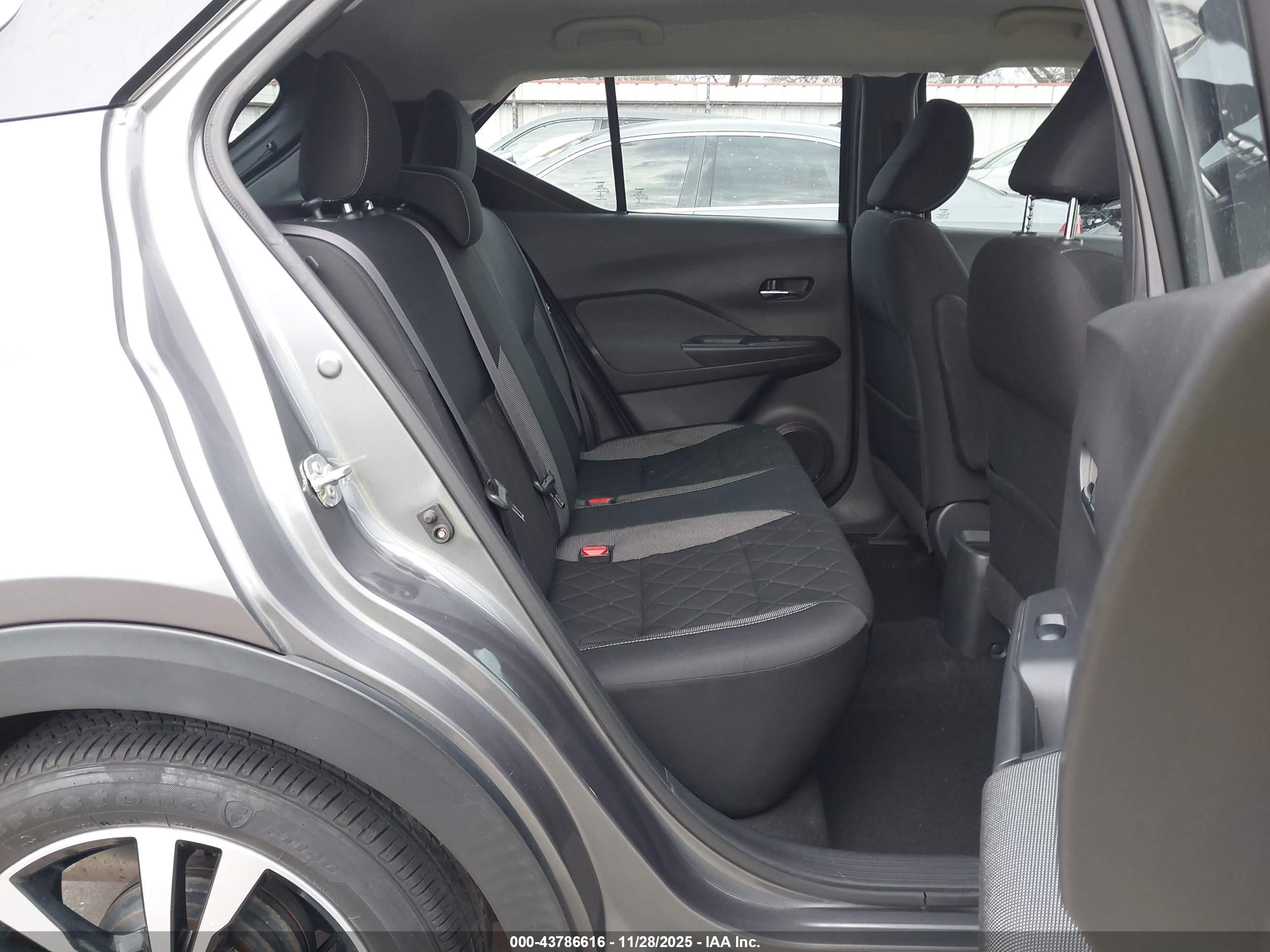 NISSAN KICKS image 8