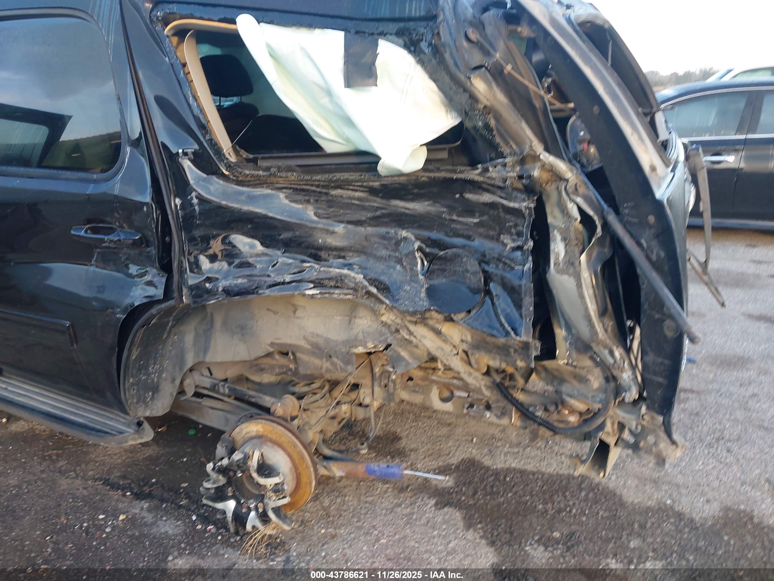 CHEVROLET TAHOE image 6