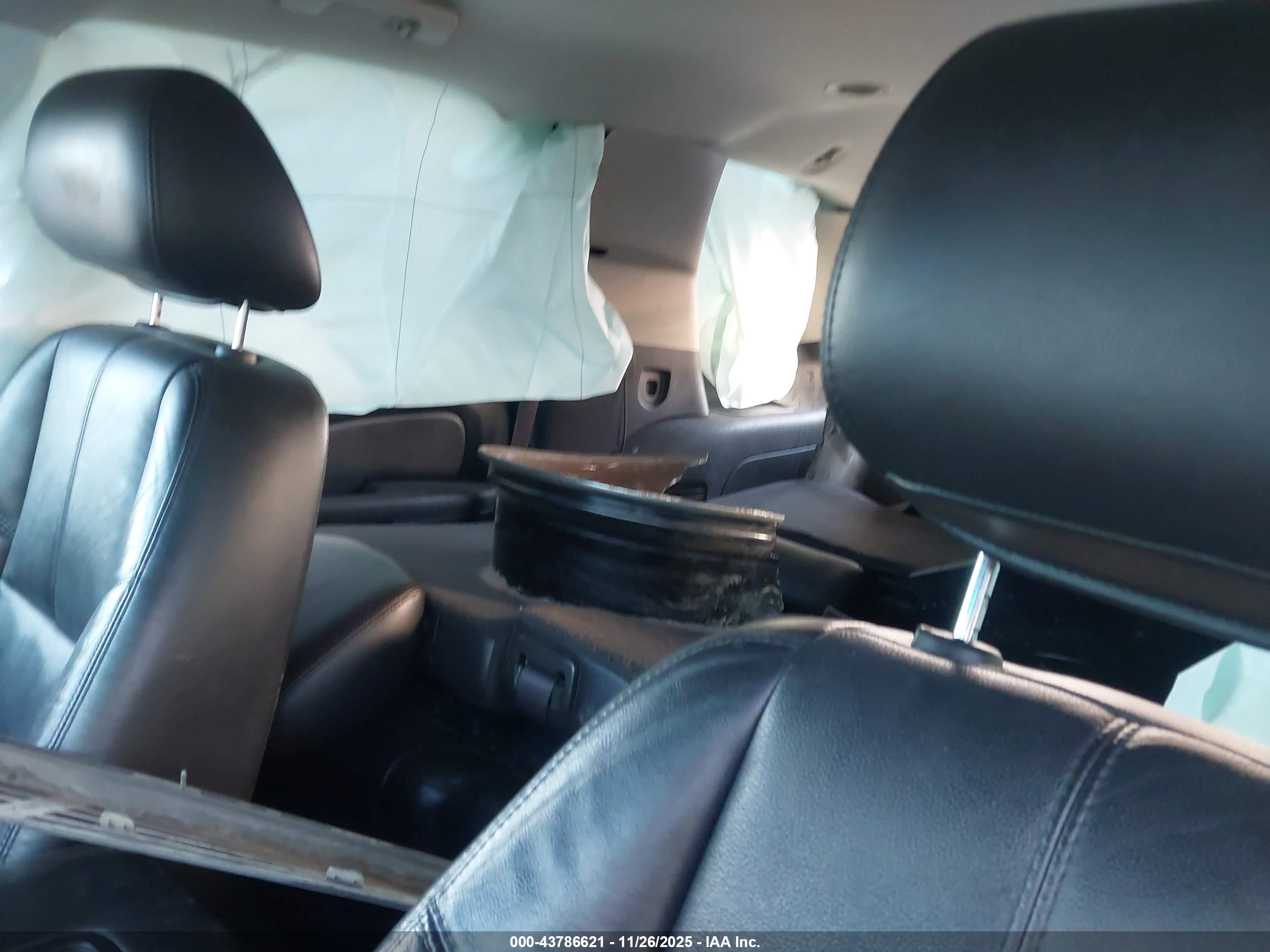 CHEVROLET TAHOE image 8