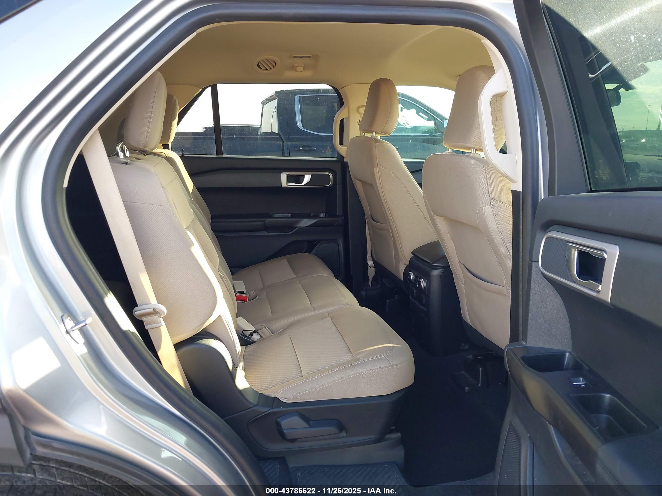 FORD EXPLORER image 8