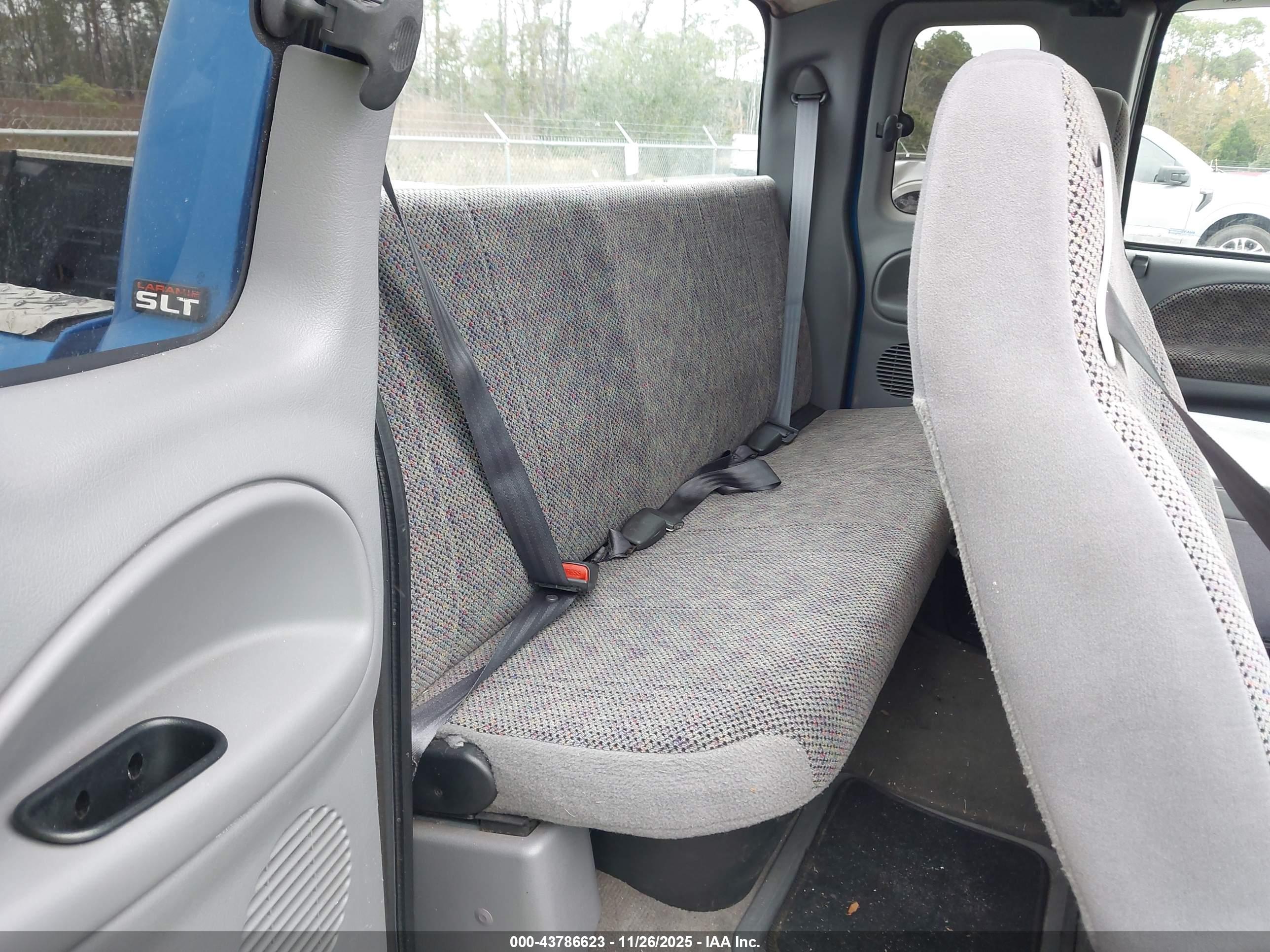 DODGE RAM image 8