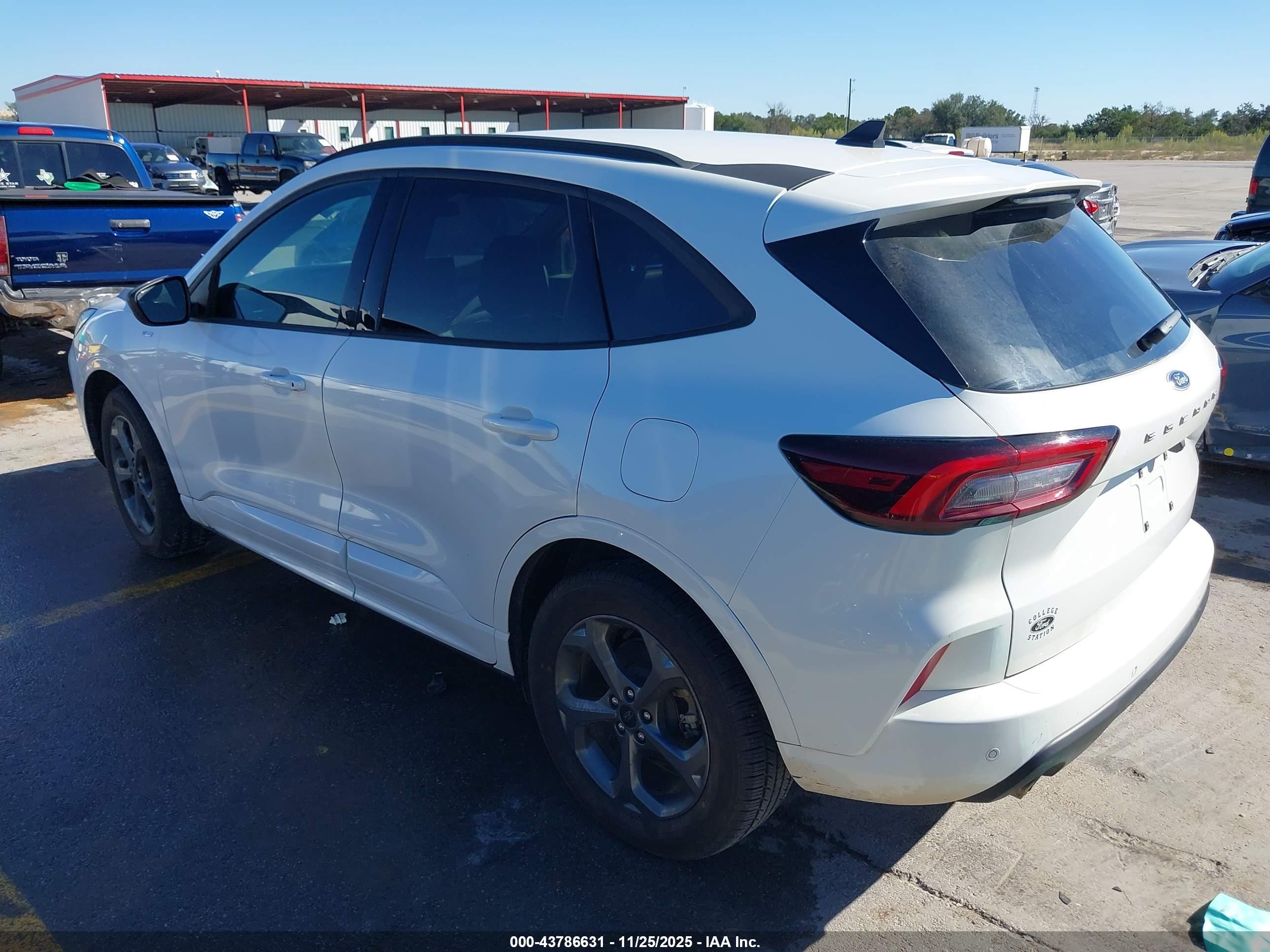 FORD ESCAPE image 3