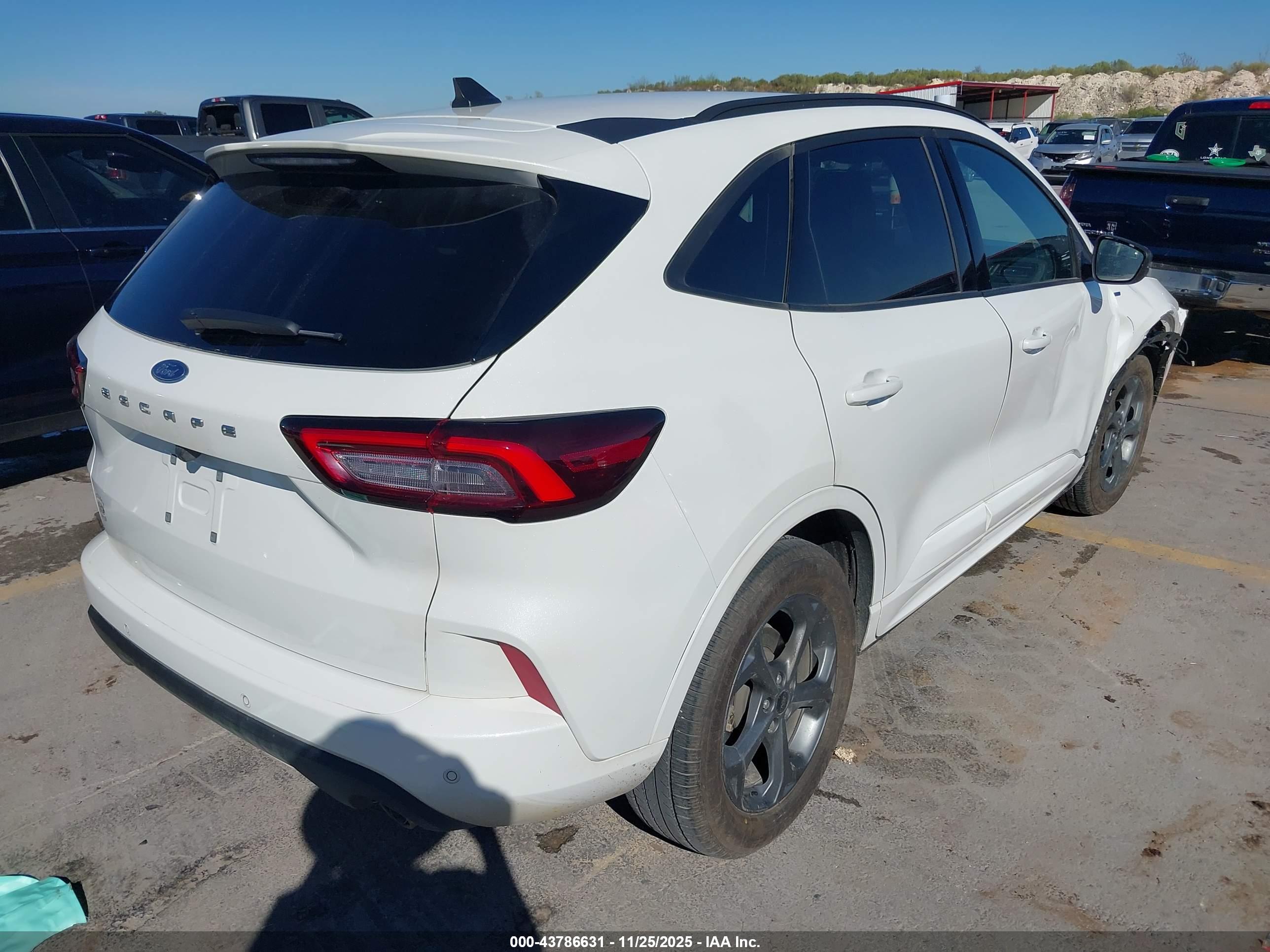 FORD ESCAPE image 4