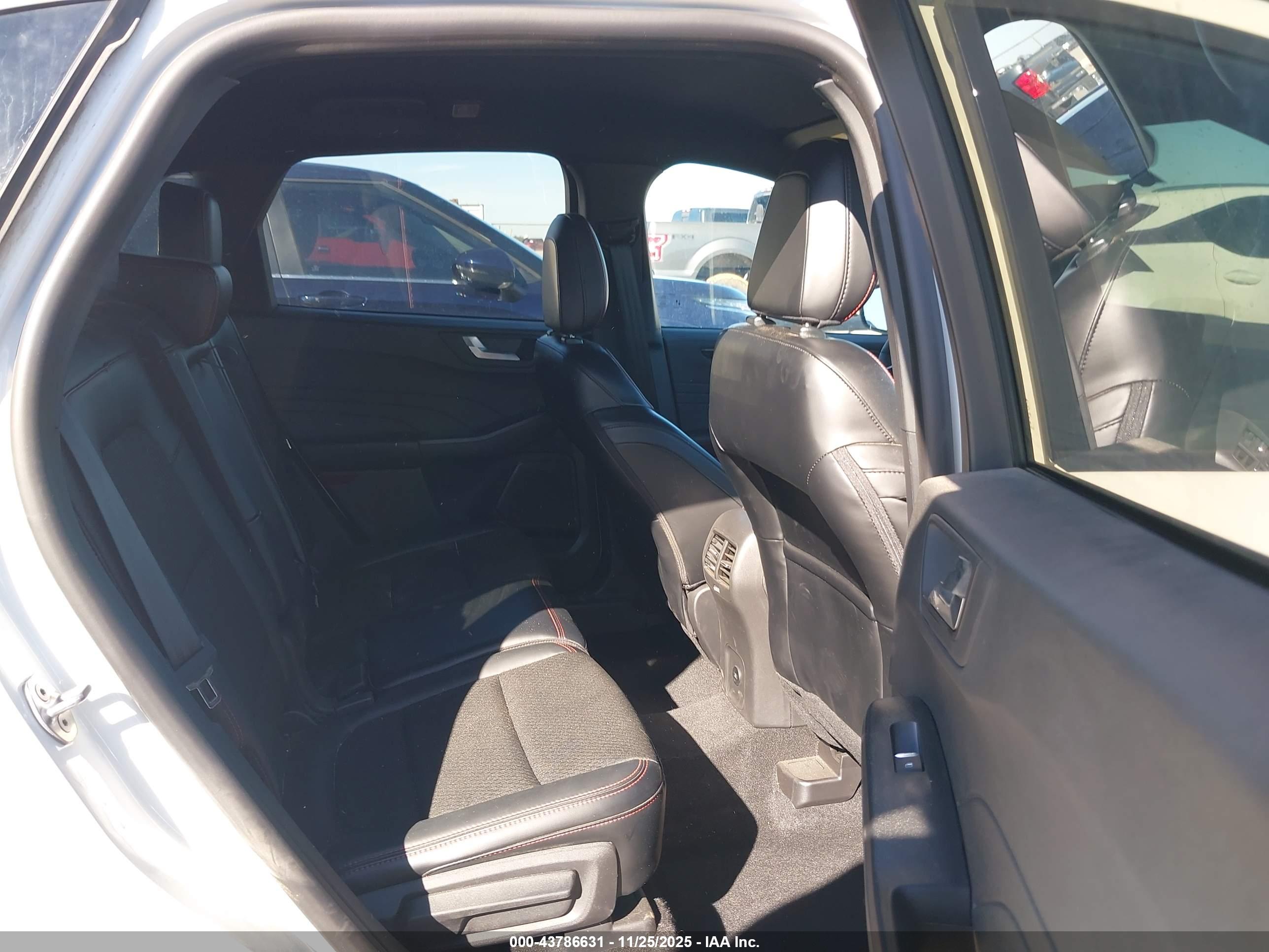 FORD ESCAPE image 8