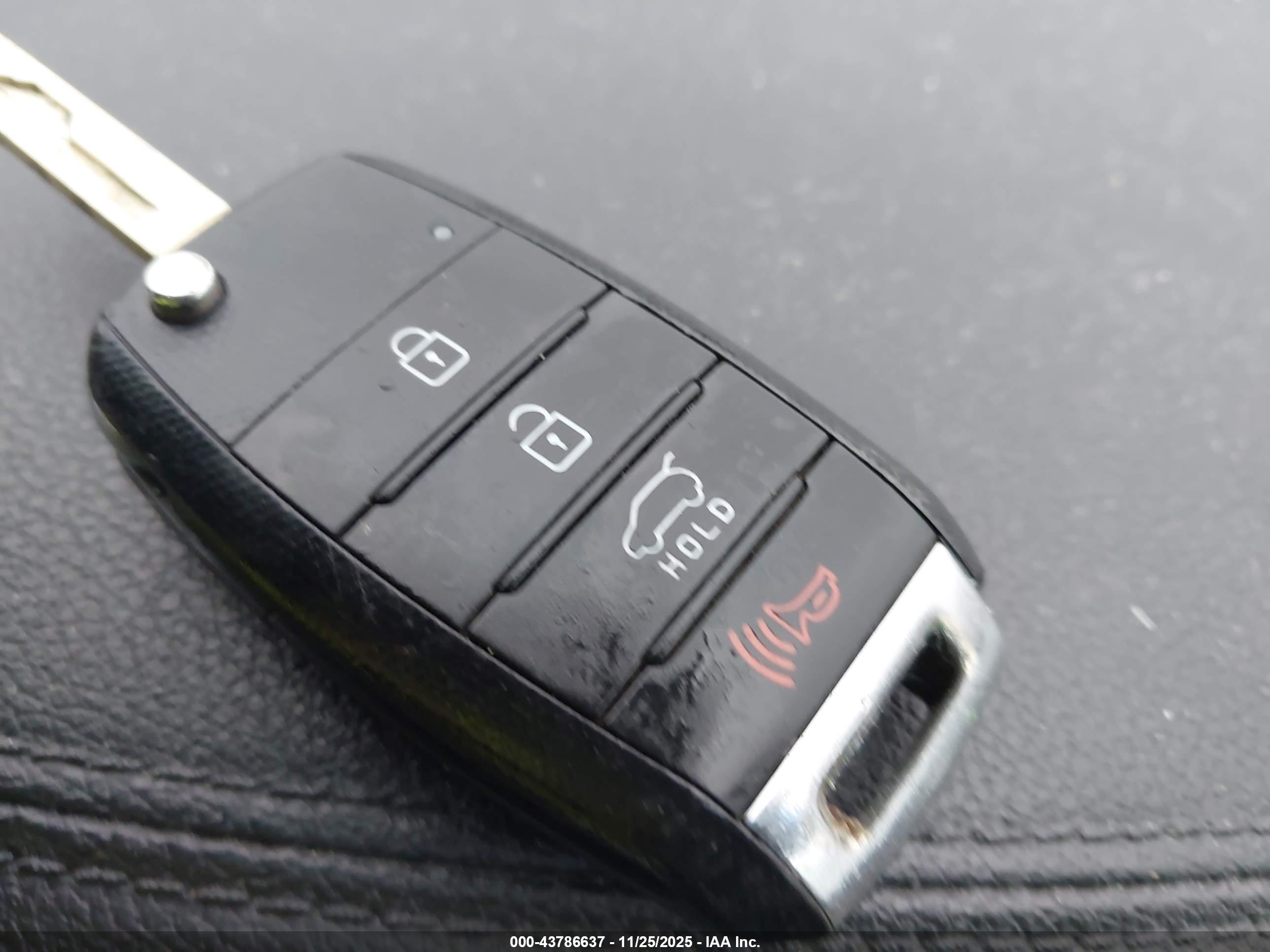 KIA SORENTO image 11