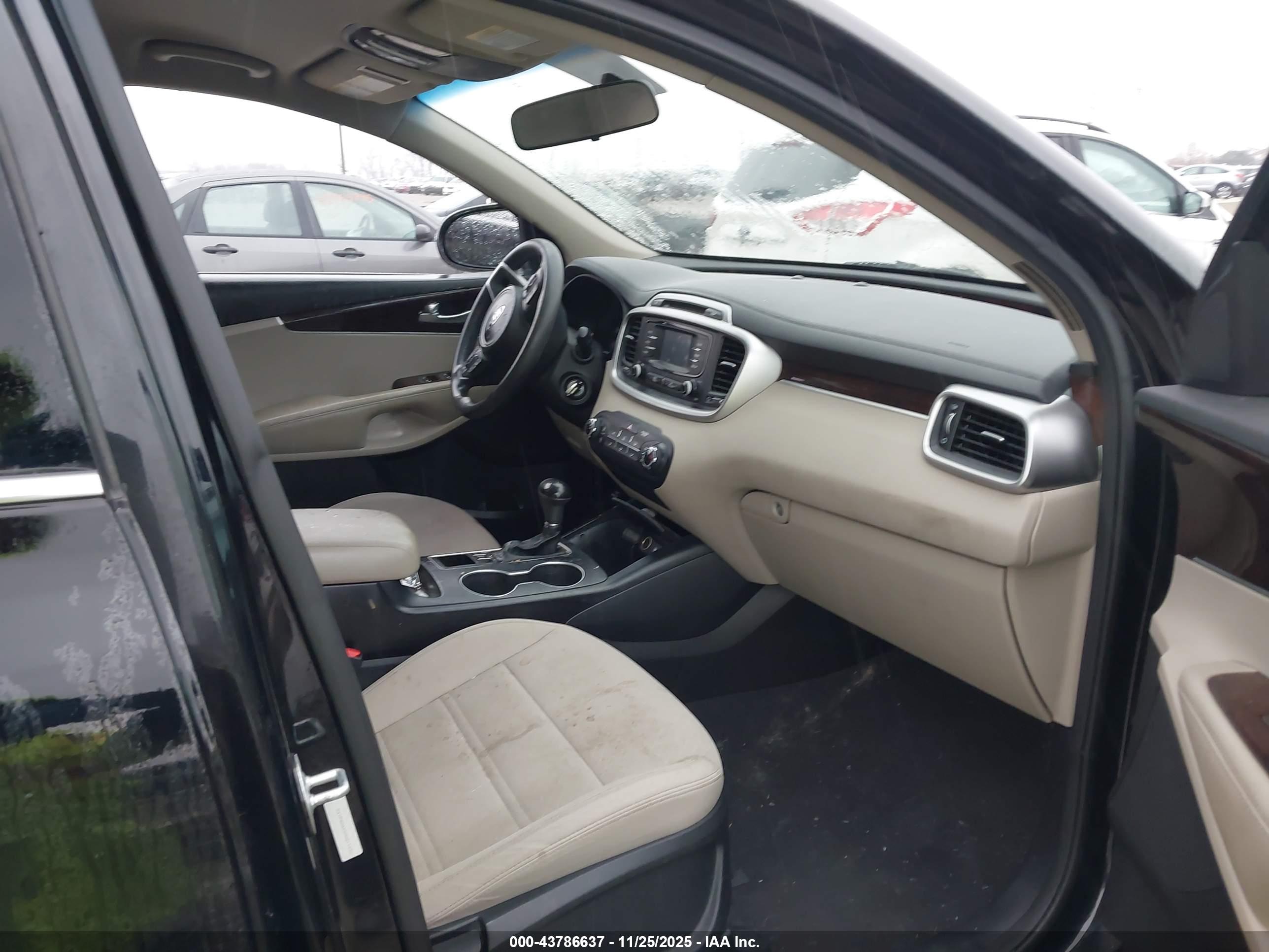 KIA SORENTO image 5