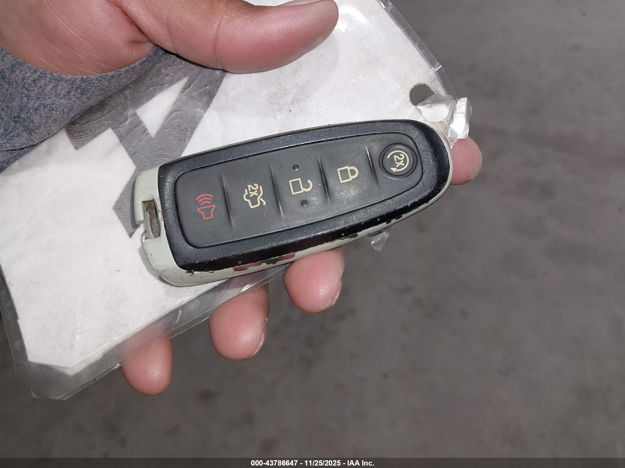 FORD EXPLORER image 11
