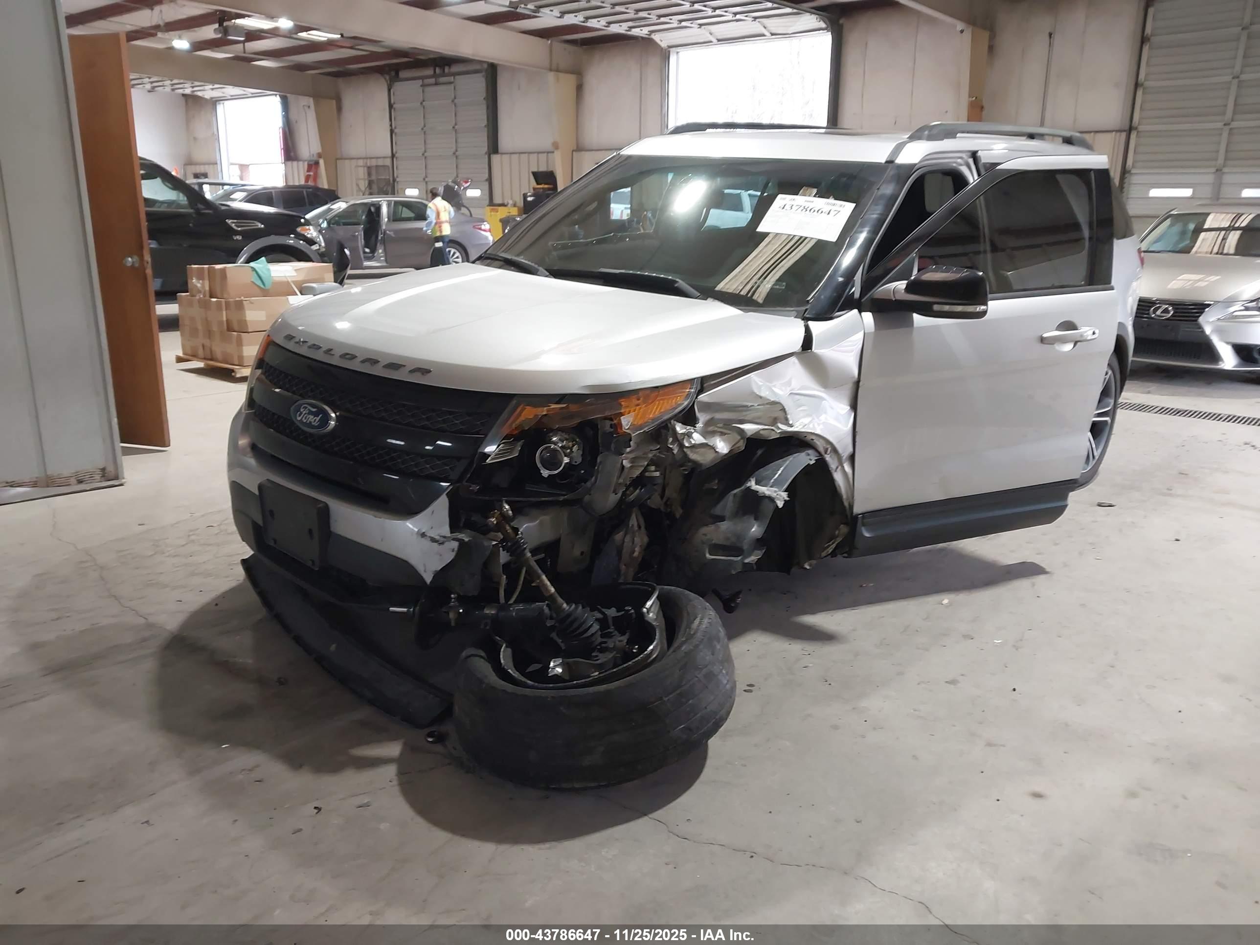 FORD EXPLORER image 2
