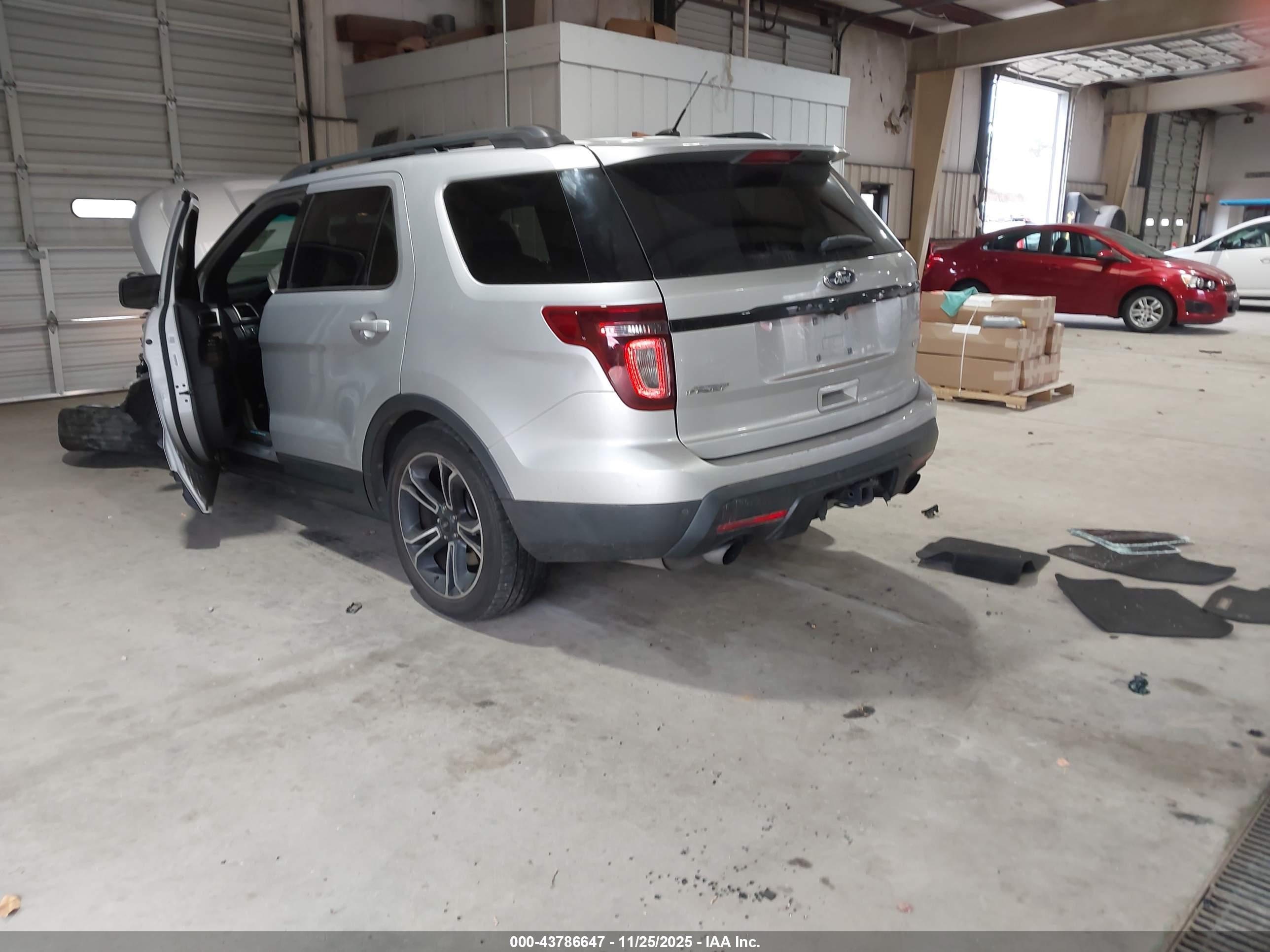 FORD EXPLORER image 3