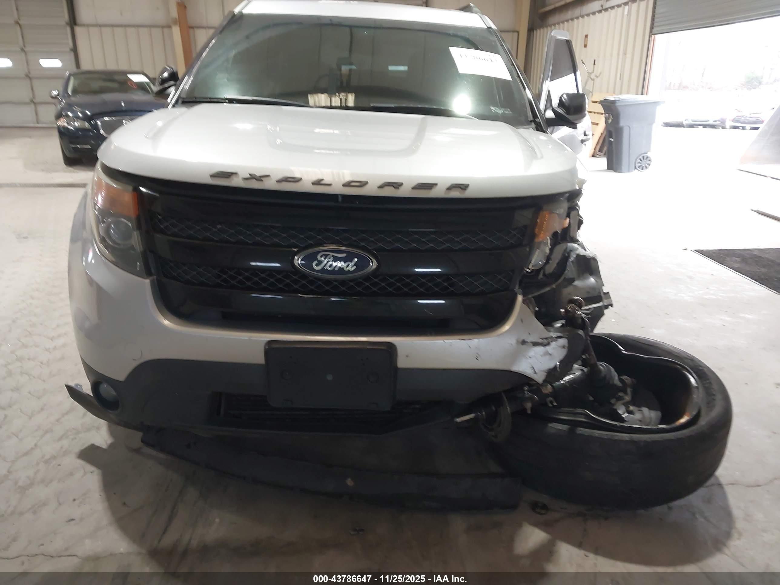 FORD EXPLORER image 6
