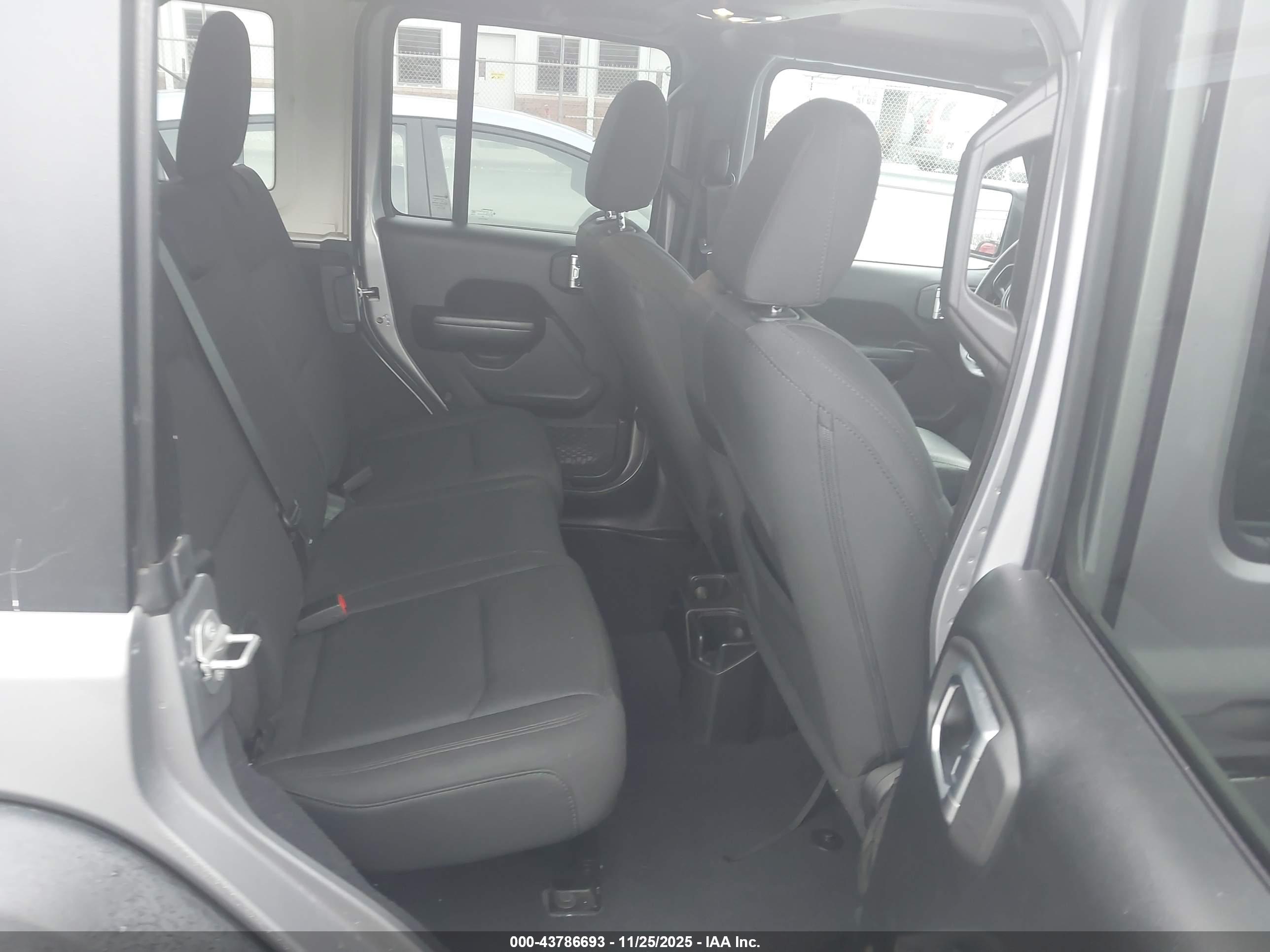 JEEP WRANGLER image 8