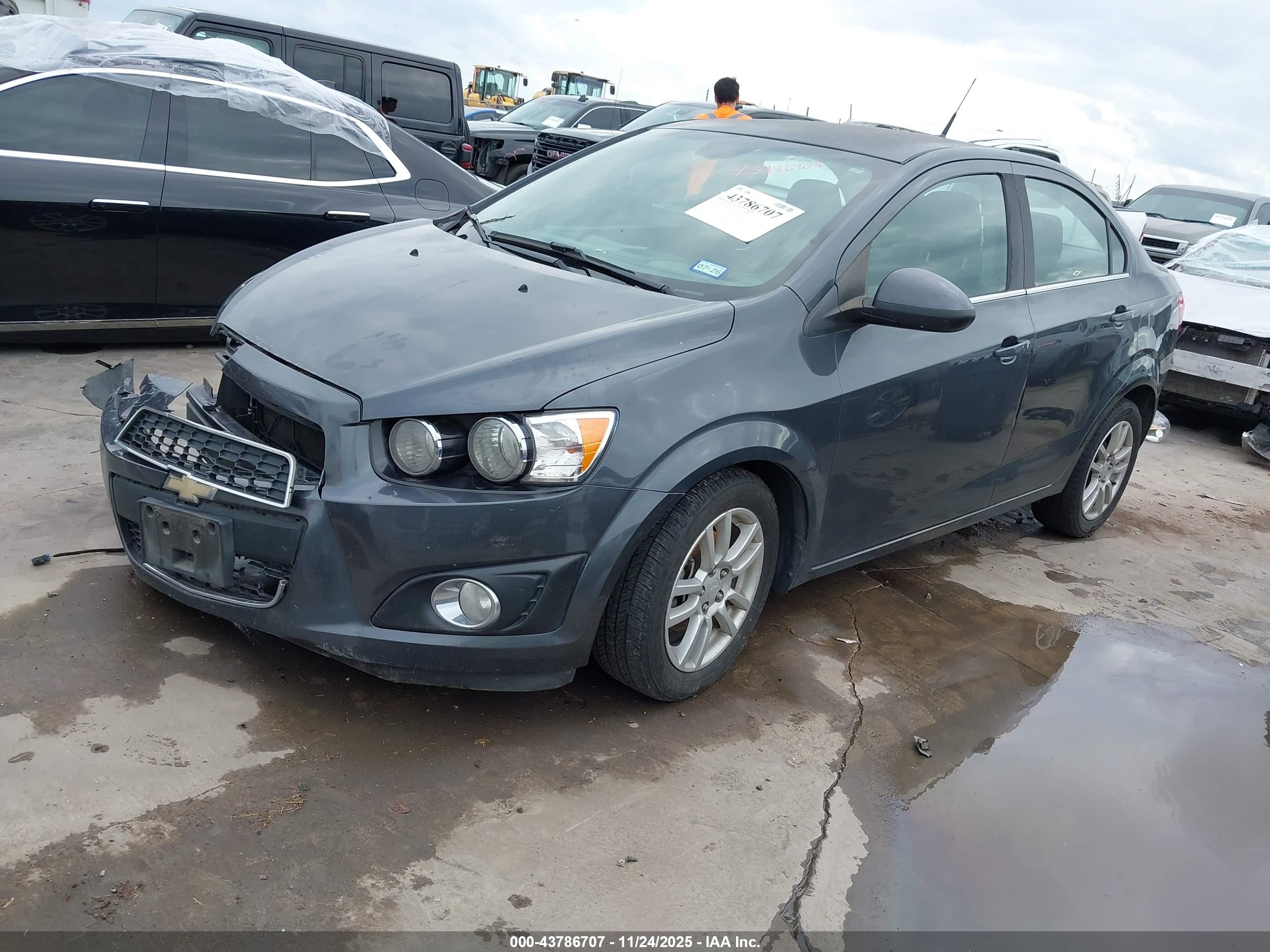 CHEVROLET SONIC image 2