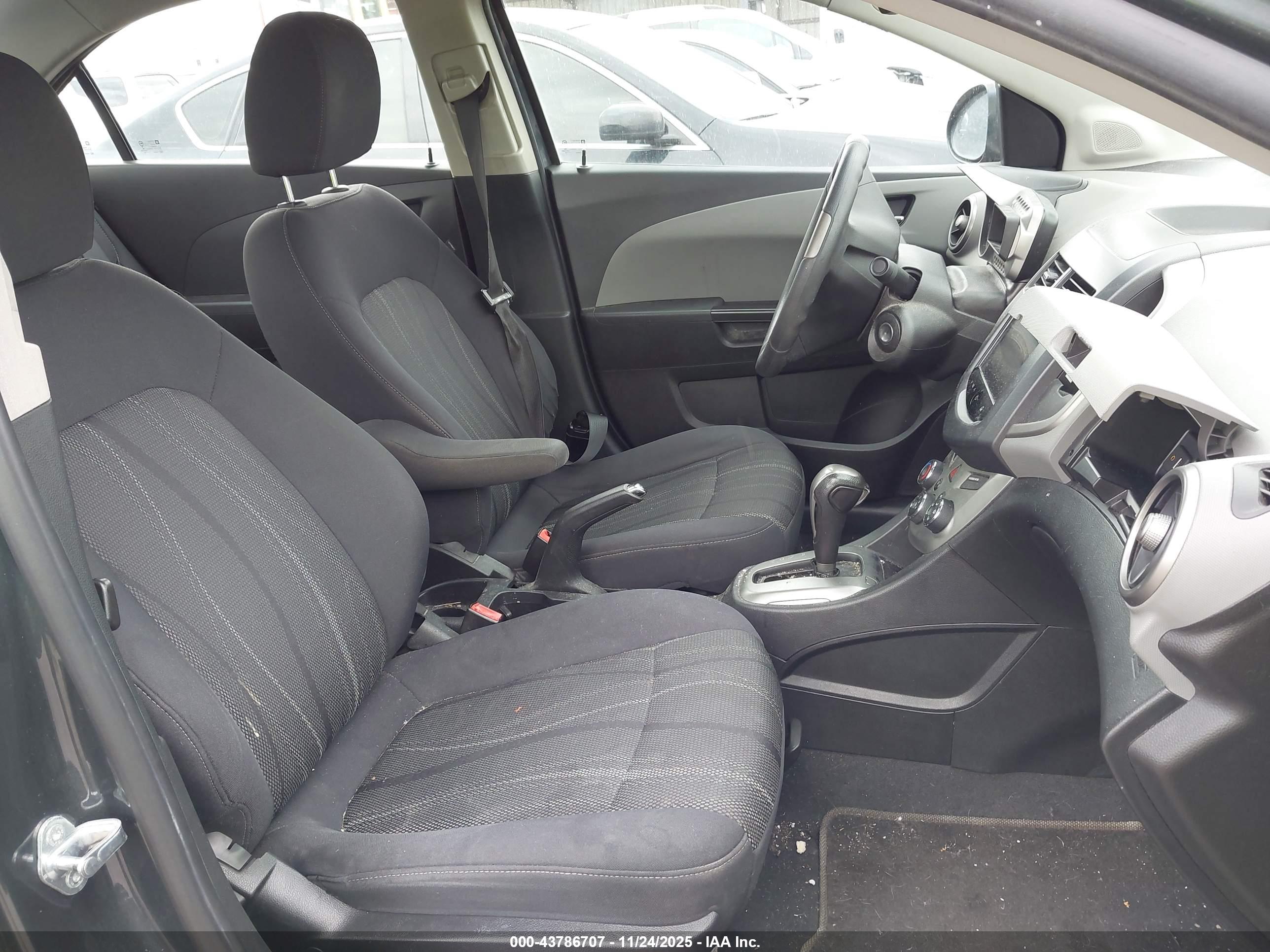 CHEVROLET SONIC image 5