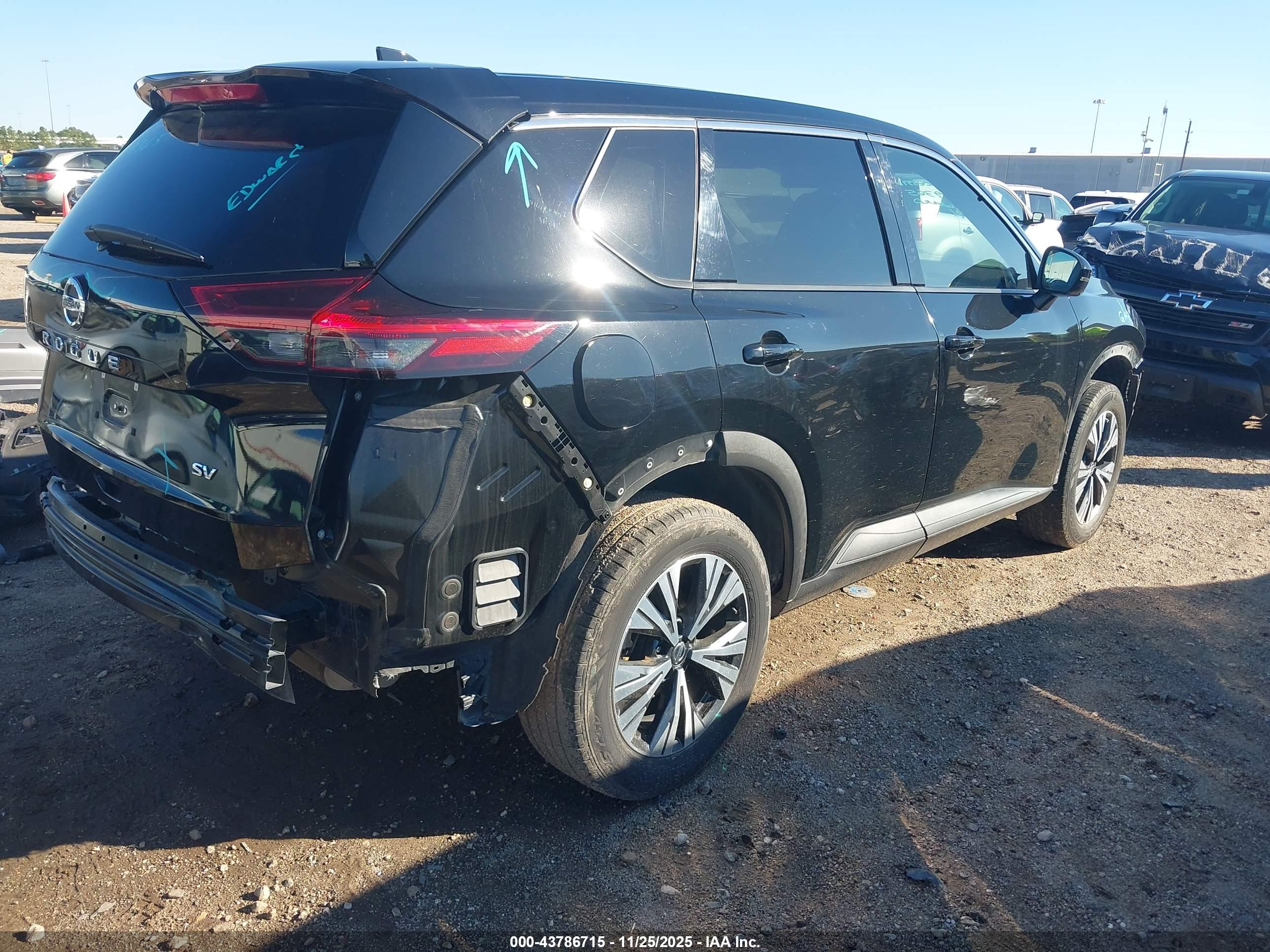 NISSAN ROGUE image 4