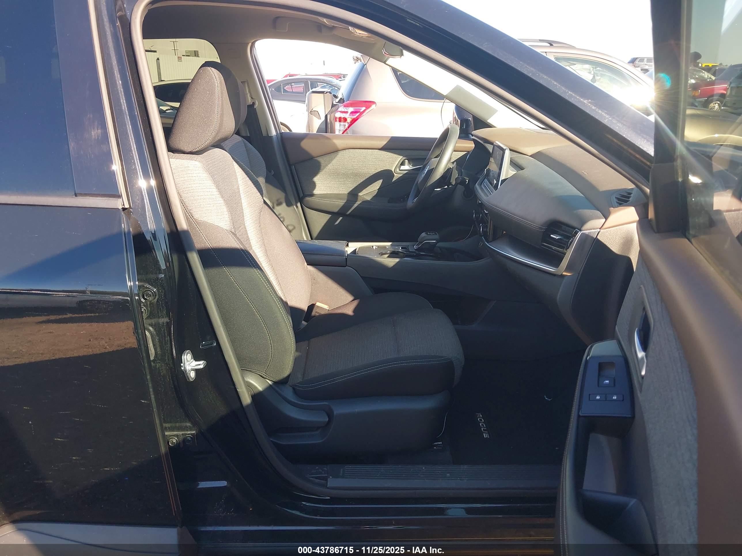 NISSAN ROGUE image 5