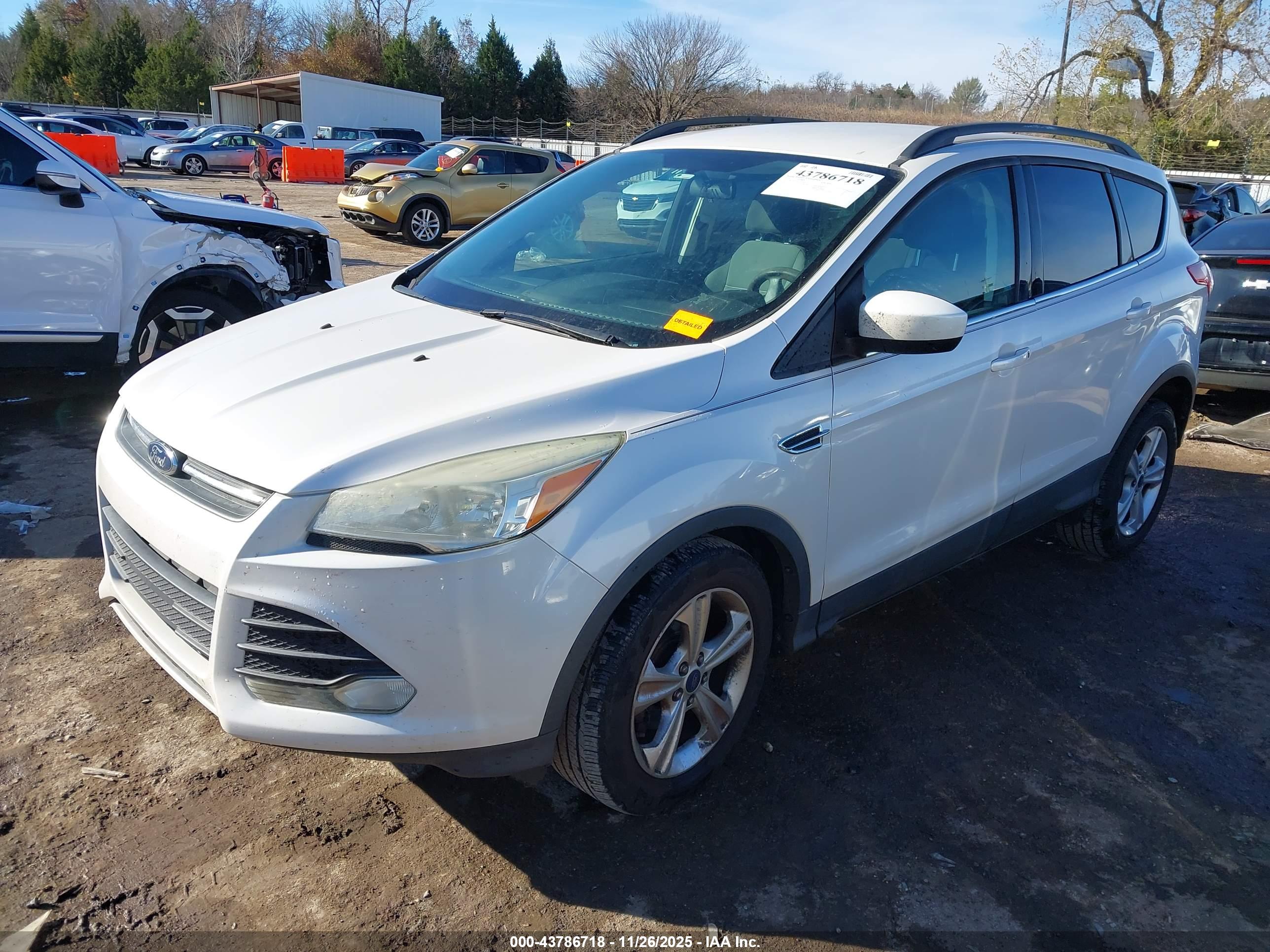 FORD ESCAPE image 2