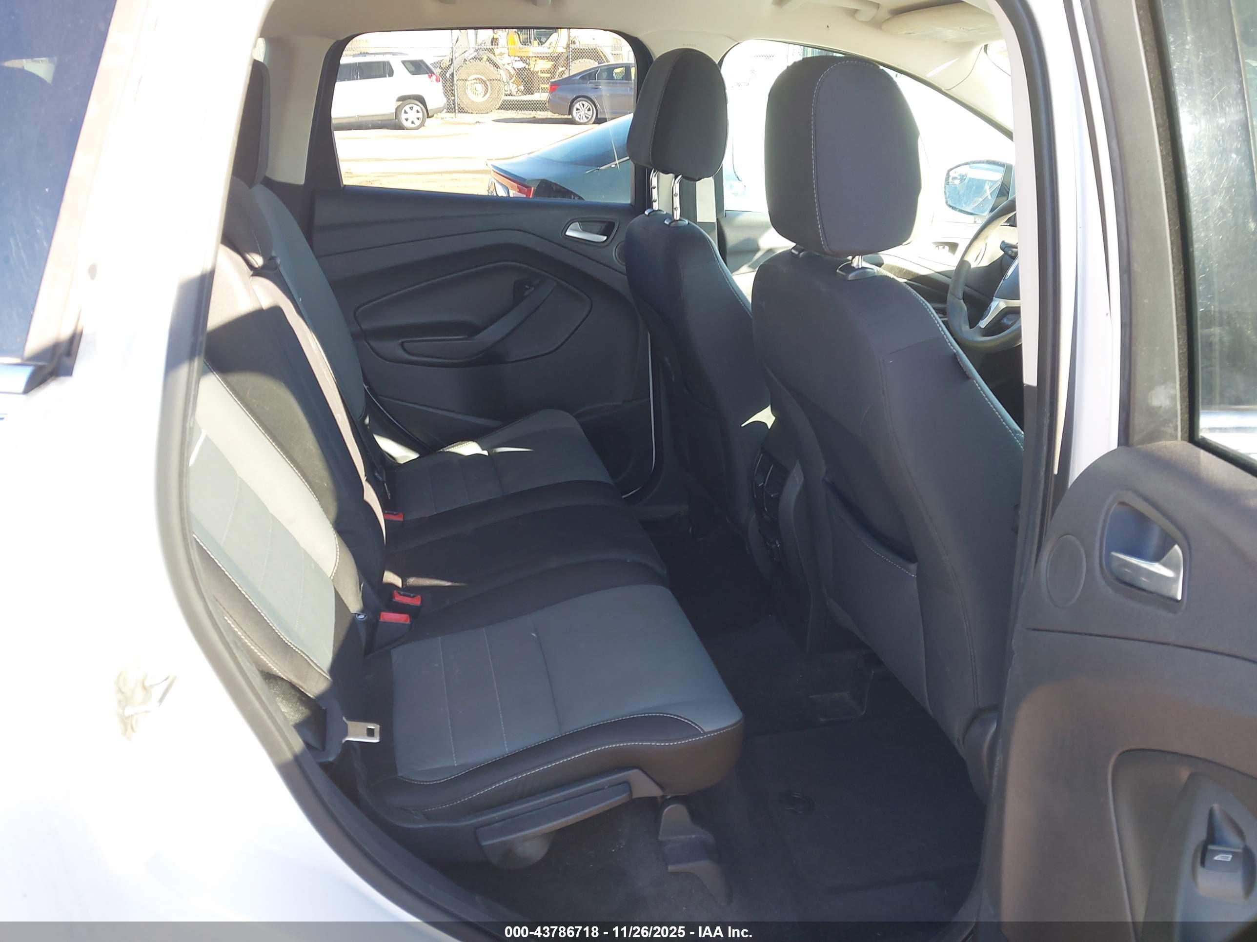 FORD ESCAPE image 8