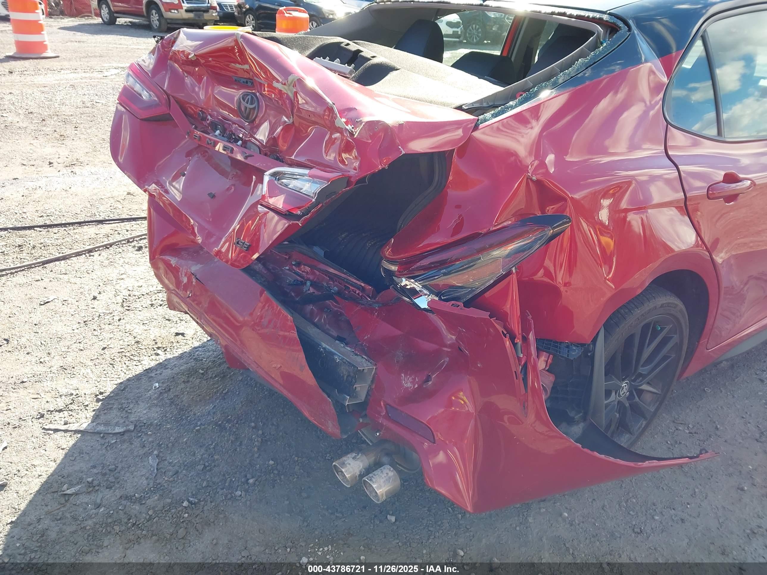 TOYOTA CAMRY image 6