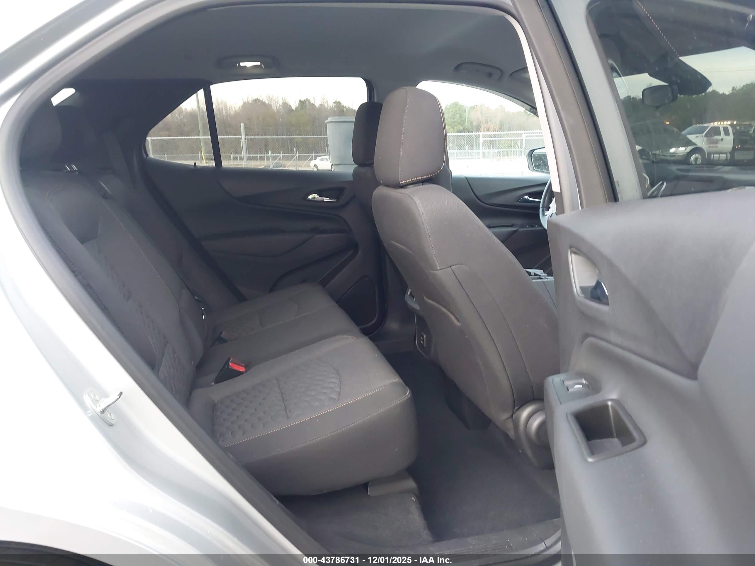CHEVROLET EQUINOX image 8
