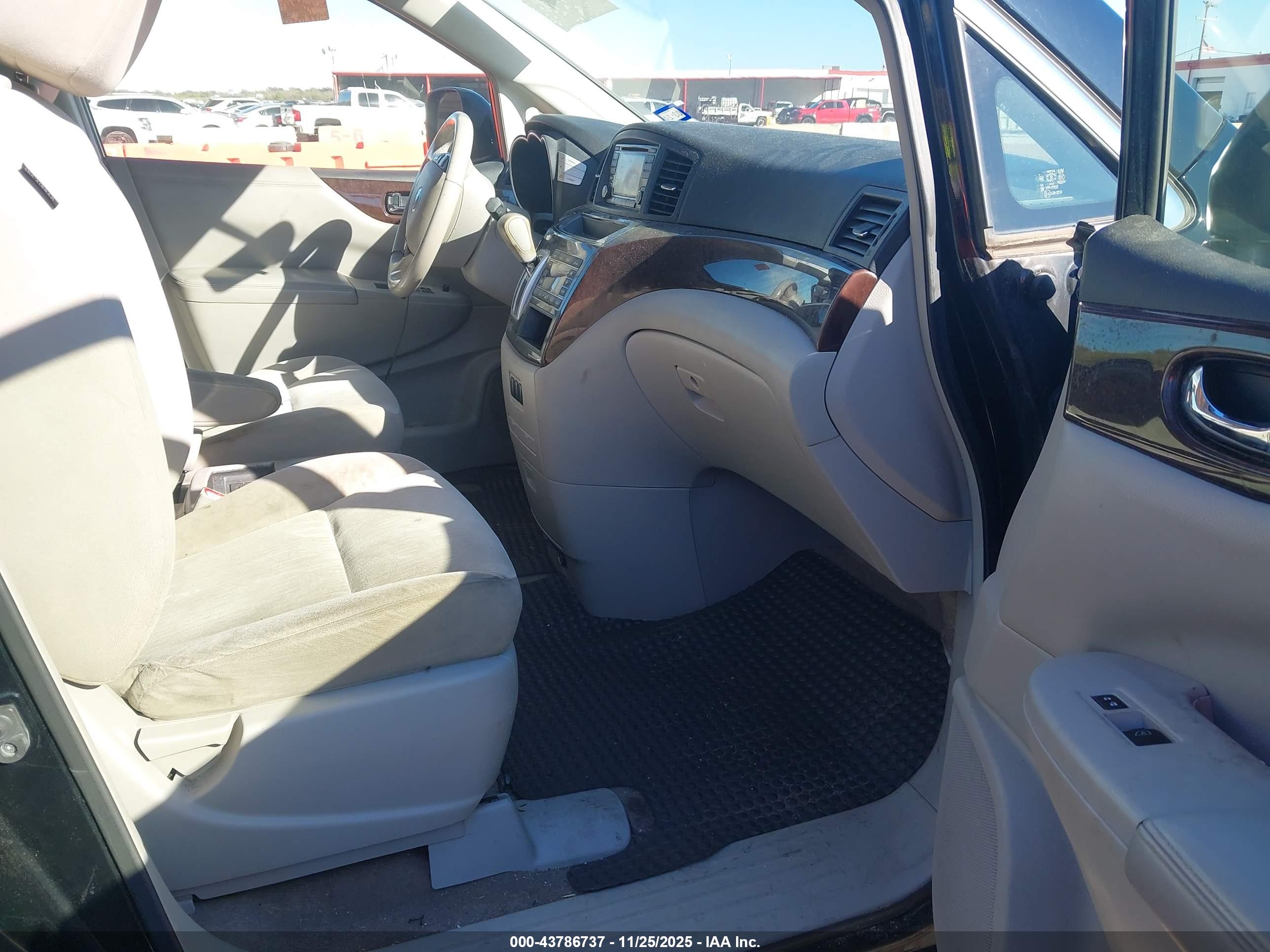 NISSAN QUEST image 5