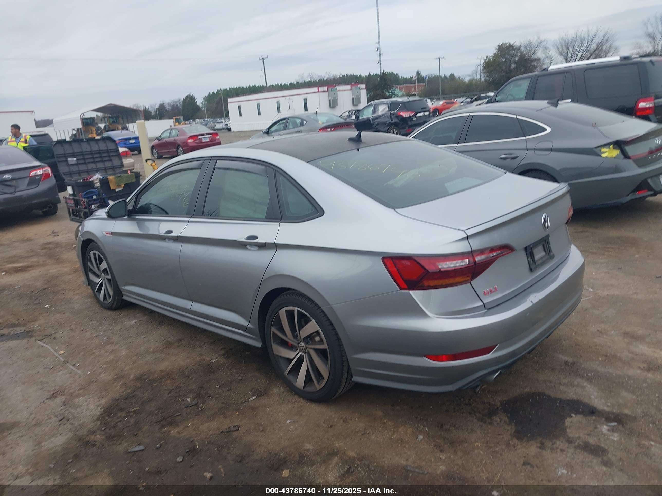 VOLKSWAGEN JETTA image 3