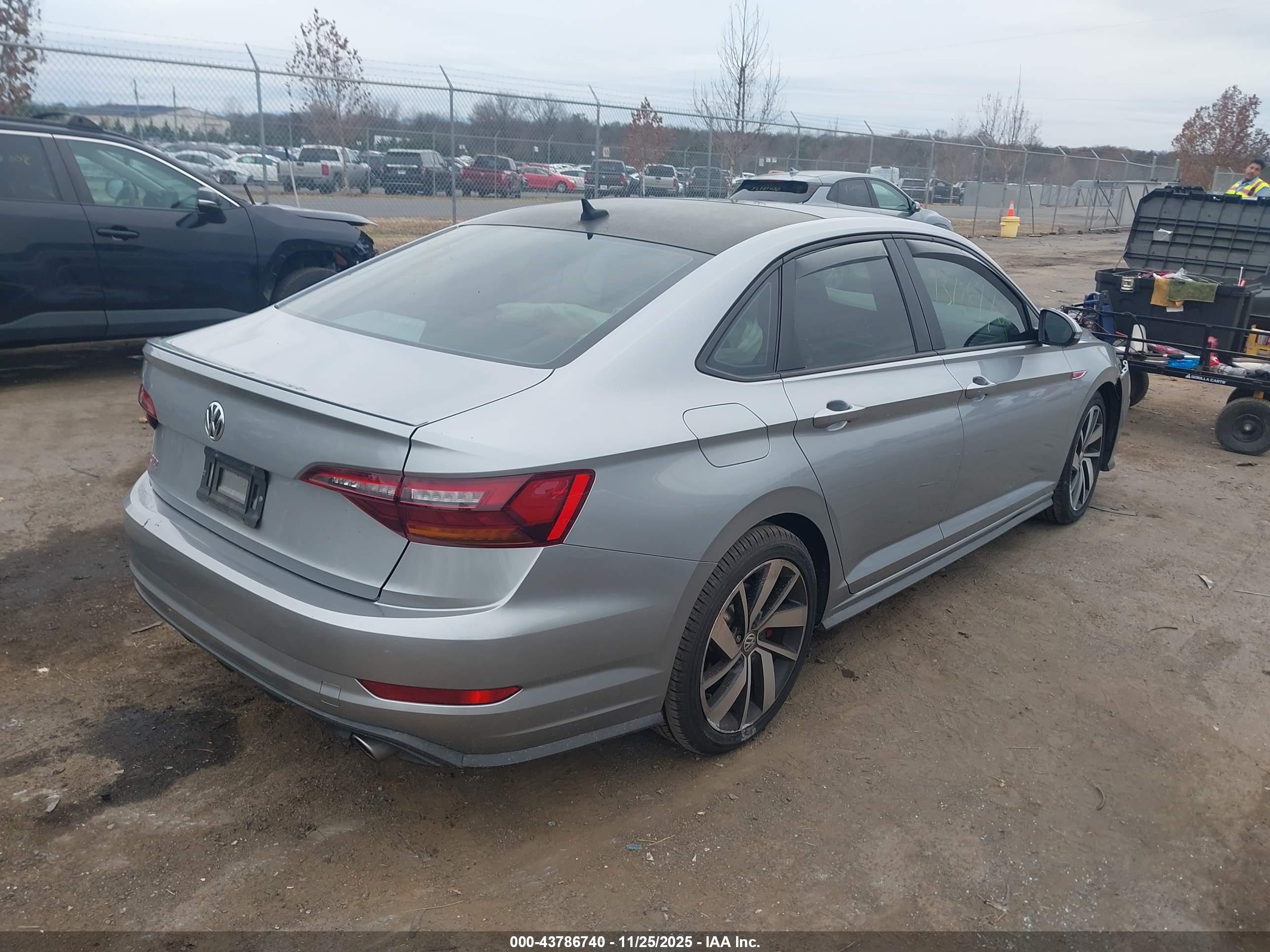 VOLKSWAGEN JETTA image 4