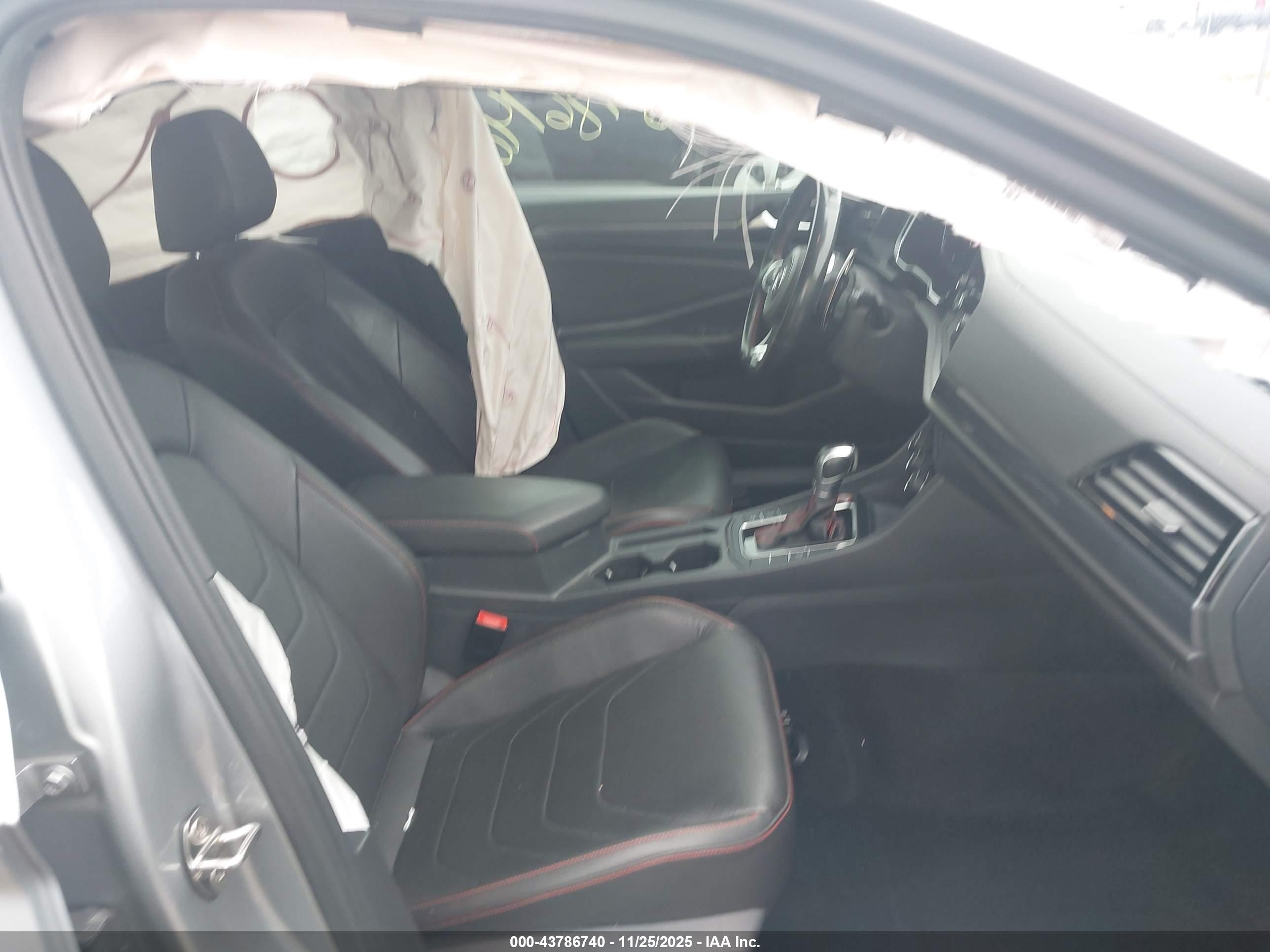 VOLKSWAGEN JETTA image 5
