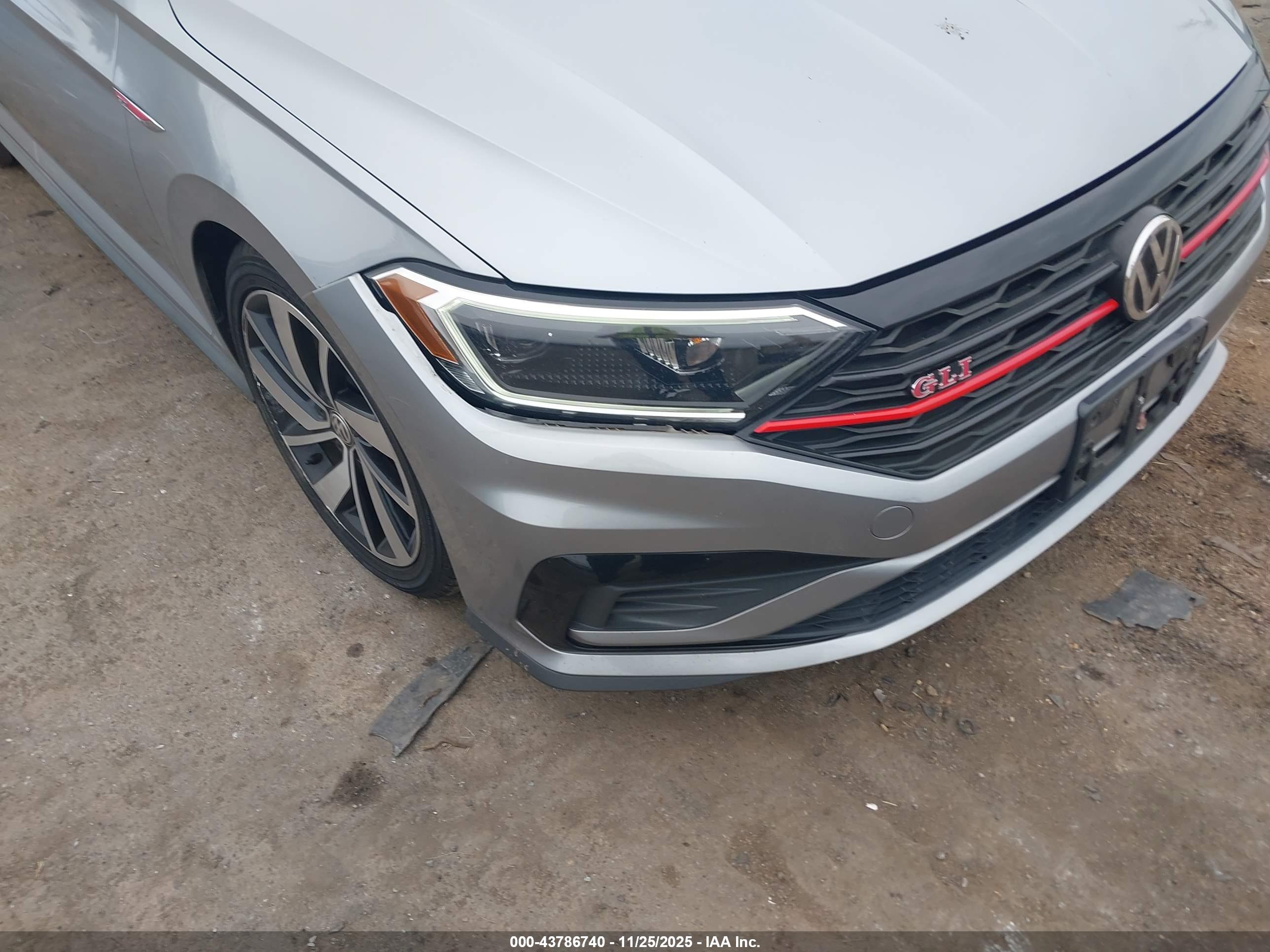 VOLKSWAGEN JETTA image 6