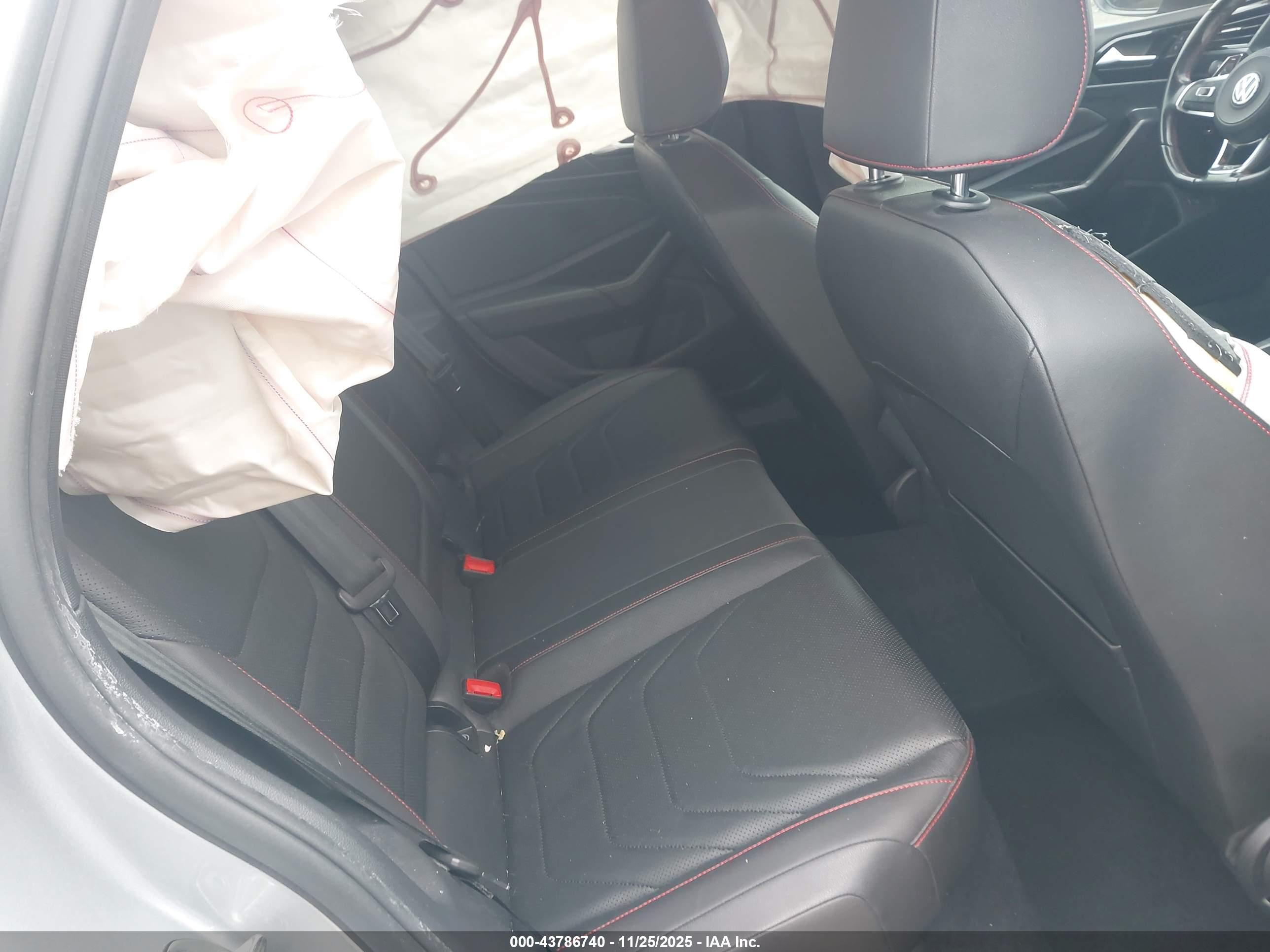 VOLKSWAGEN JETTA image 8