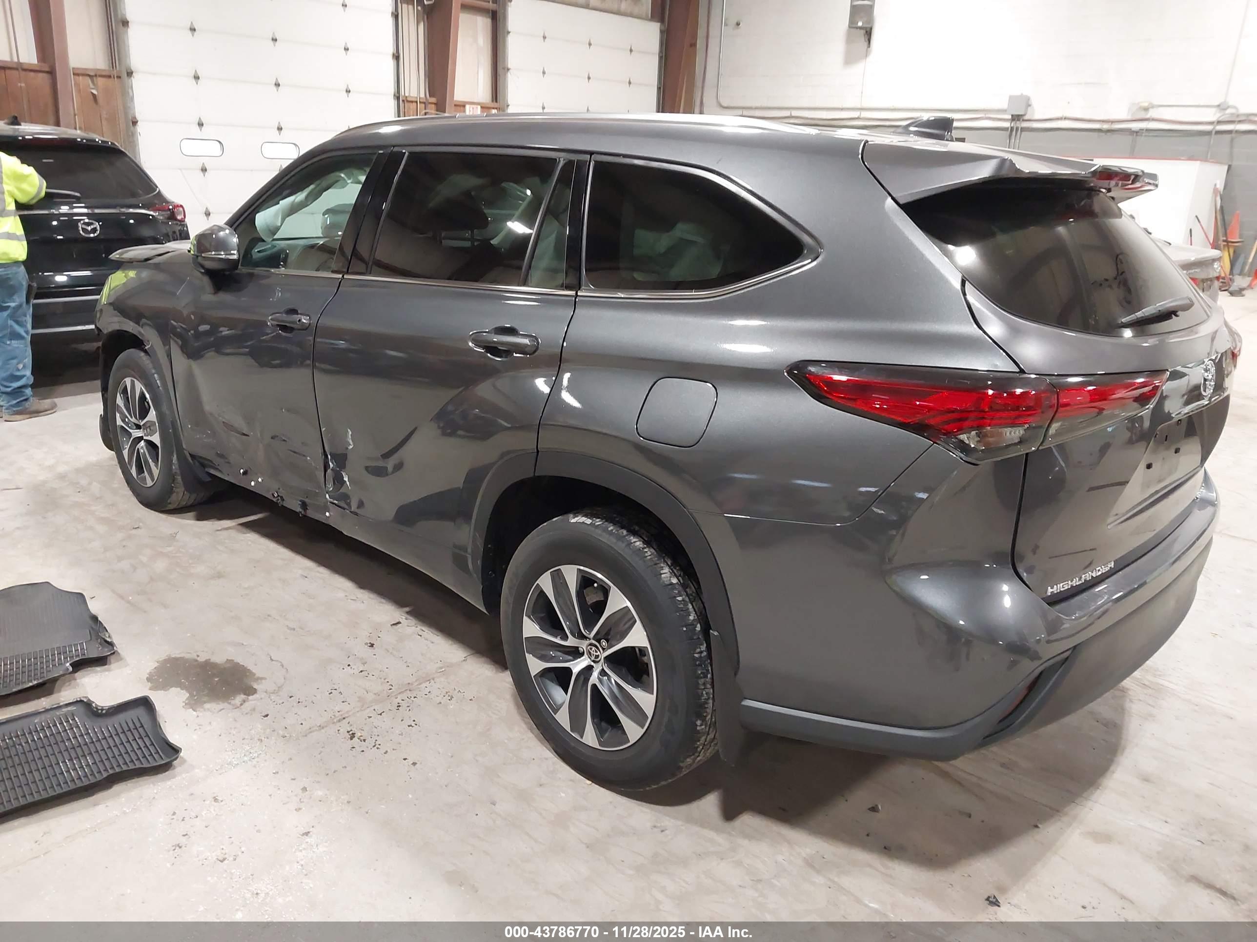TOYOTA HIGHLANDER image 3