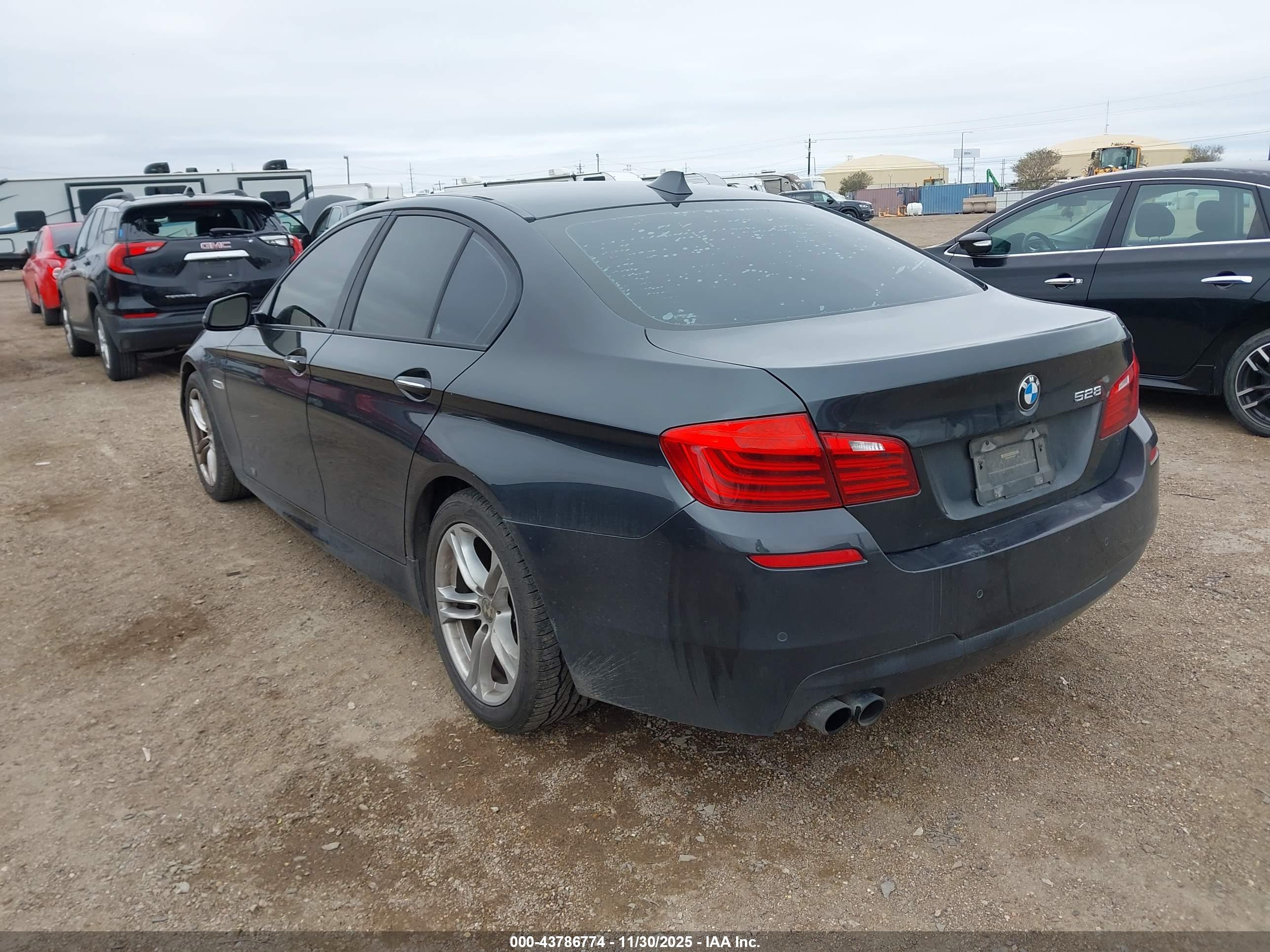 BMW 528I image 3